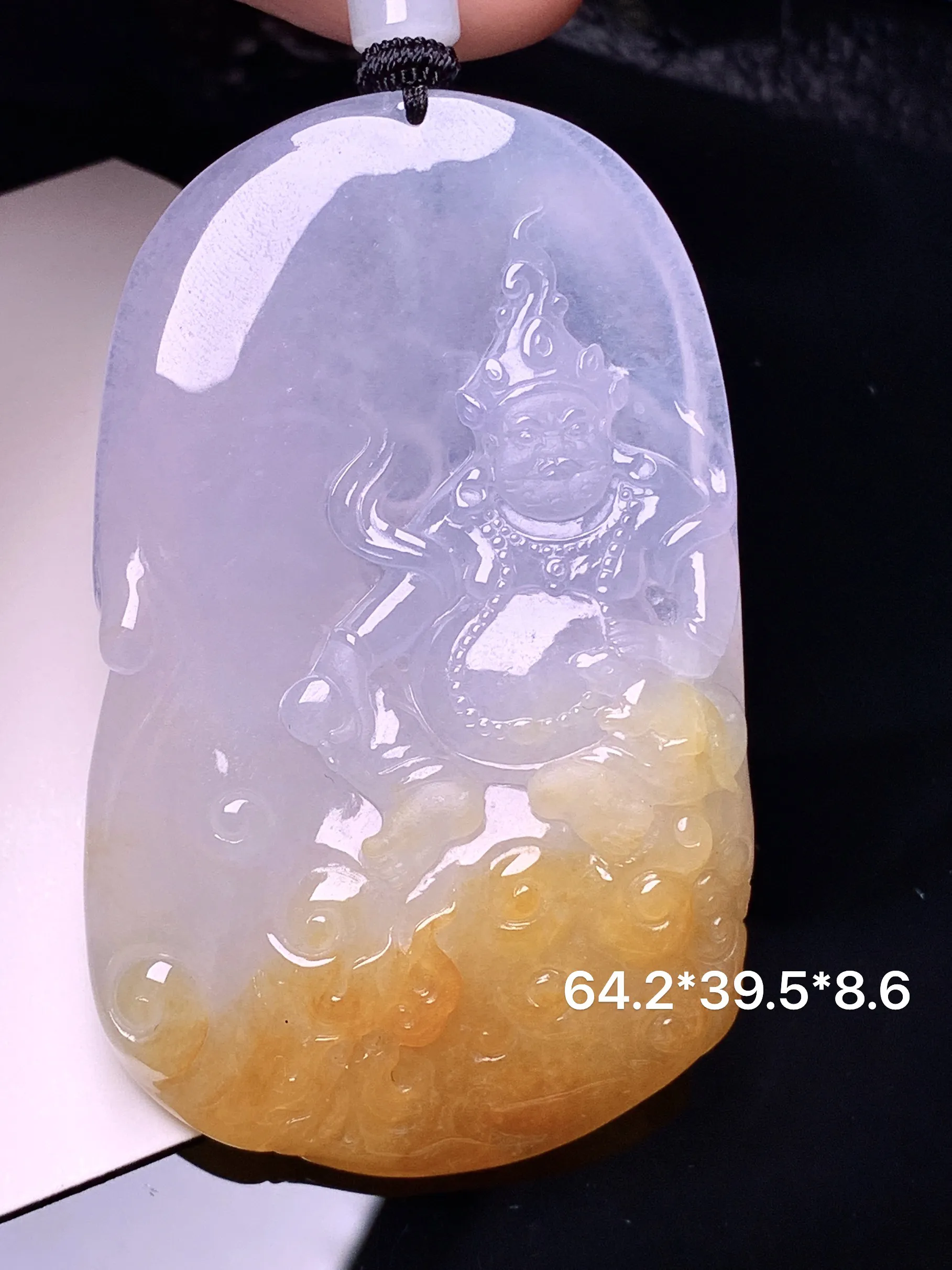 飘黄翡黄财神吊坠 玉质细腻 水润亮眼 色泽艳丽 整体尺寸64.2*39.5*8.6