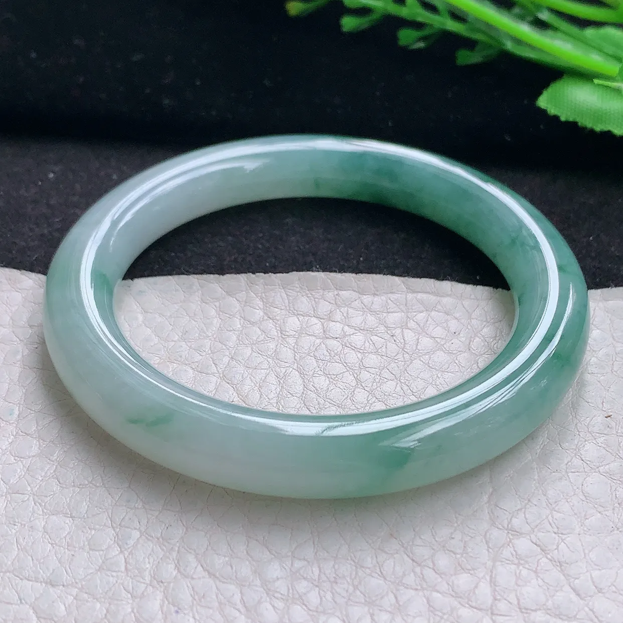 n小圈口52.5*9*9.2美人镯 翡翠a货玉手镯冰飘花圆条珠宝玉手环