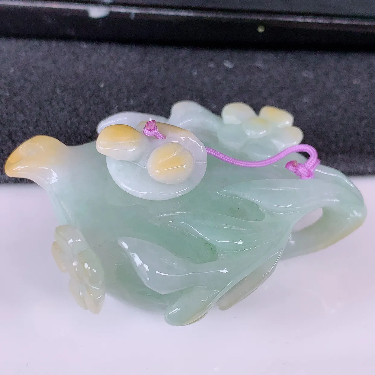 自然光实拍，冰润黄翡双彩翡翠茶壶，种老水足，雕工精湛 ，寓意美好，佩戴时尚出众！#26.13