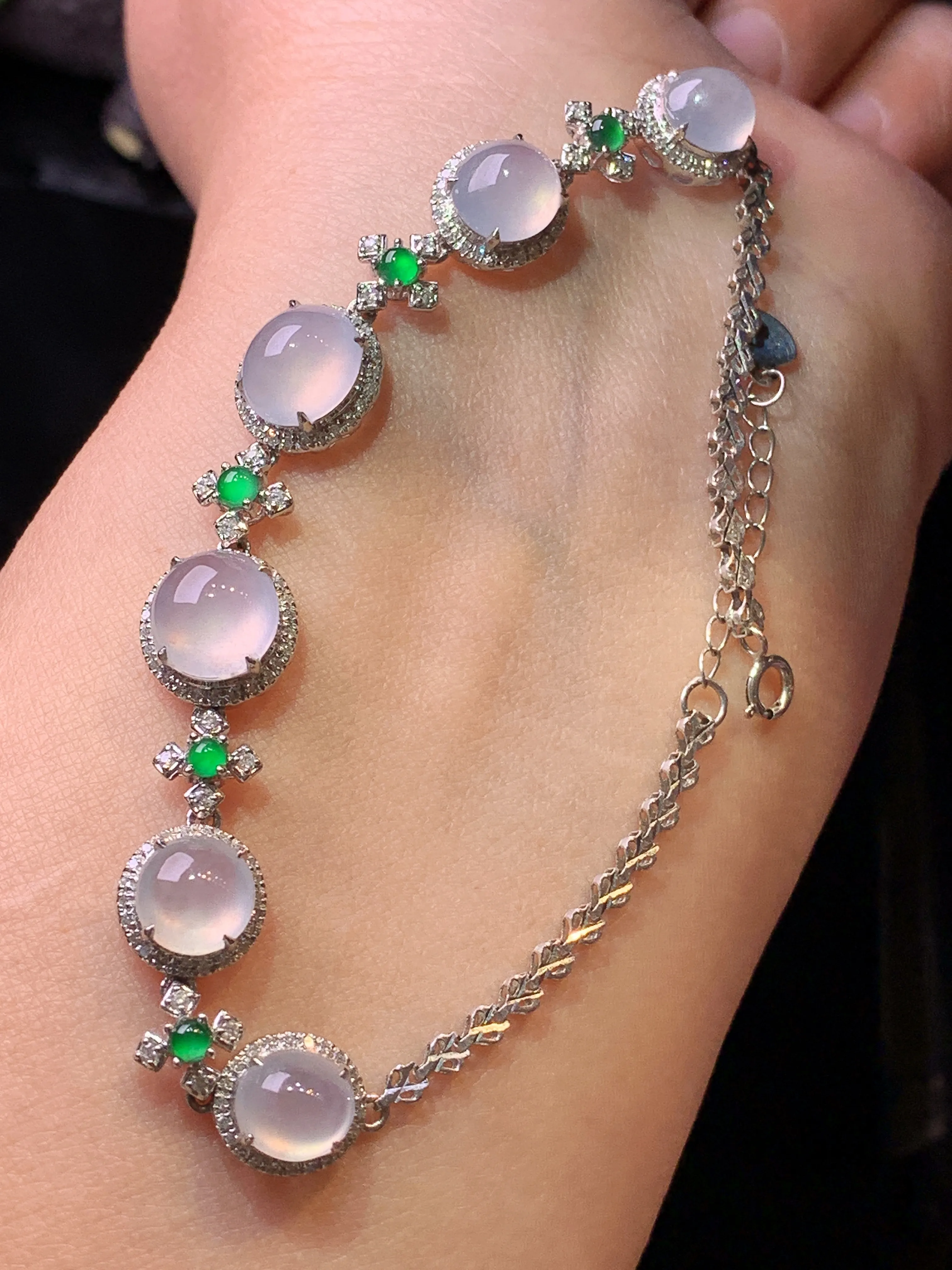 18k金钻镶嵌冰种蛋面手链 玉质细腻 水润亮眼 色泽艳丽 整体尺寸94.3*9*7.2