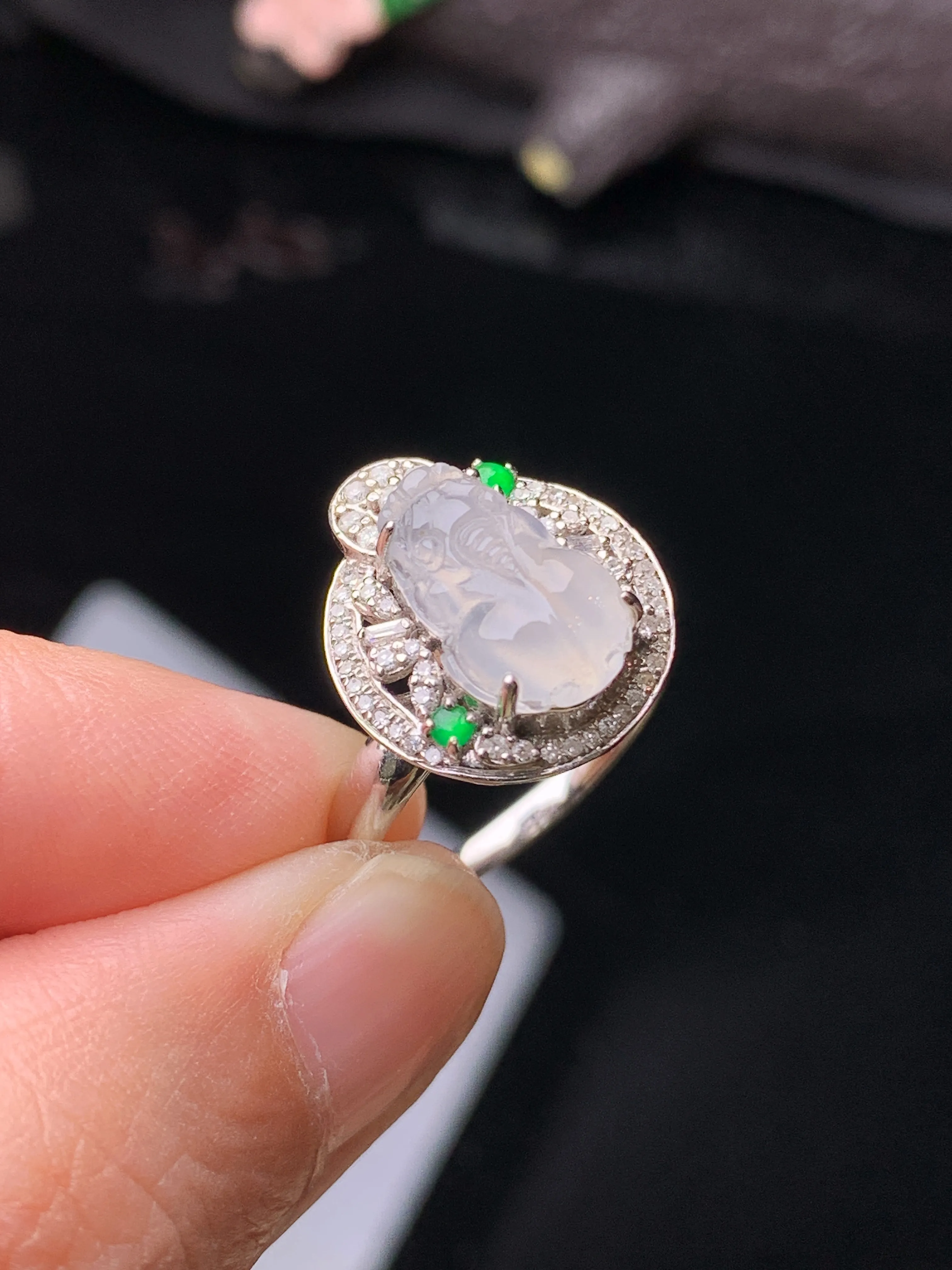 18k金钻镶嵌冰种貔貅戒指 玉质细腻 水润亮眼 色泽艳丽 圈口14  整体尺寸16.5*14.2*8