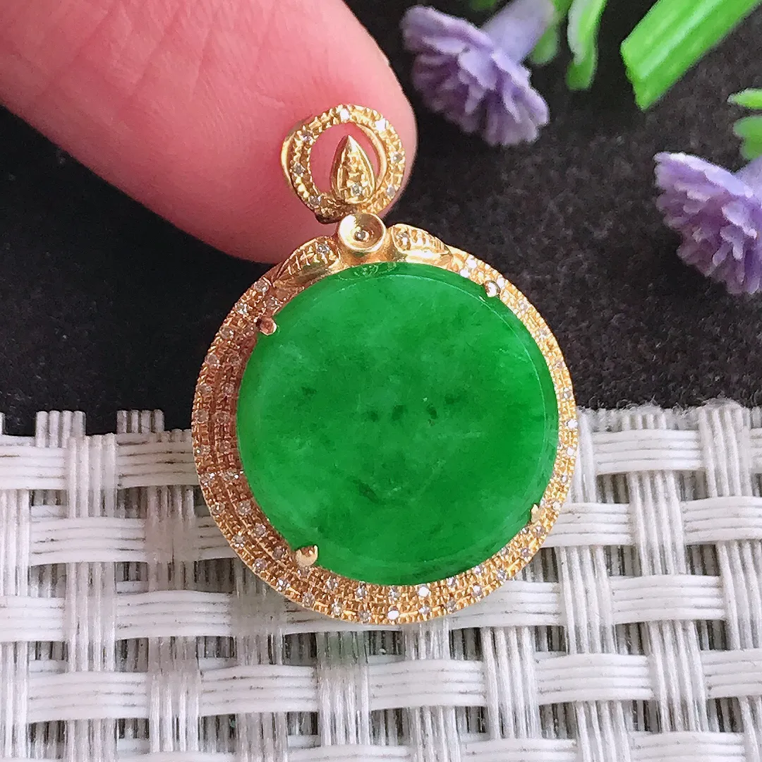 天然A货翡翠26/19.3/7.9老坑18k金镶嵌精美满绿辣绿无事牌吊坠翡翠挂件