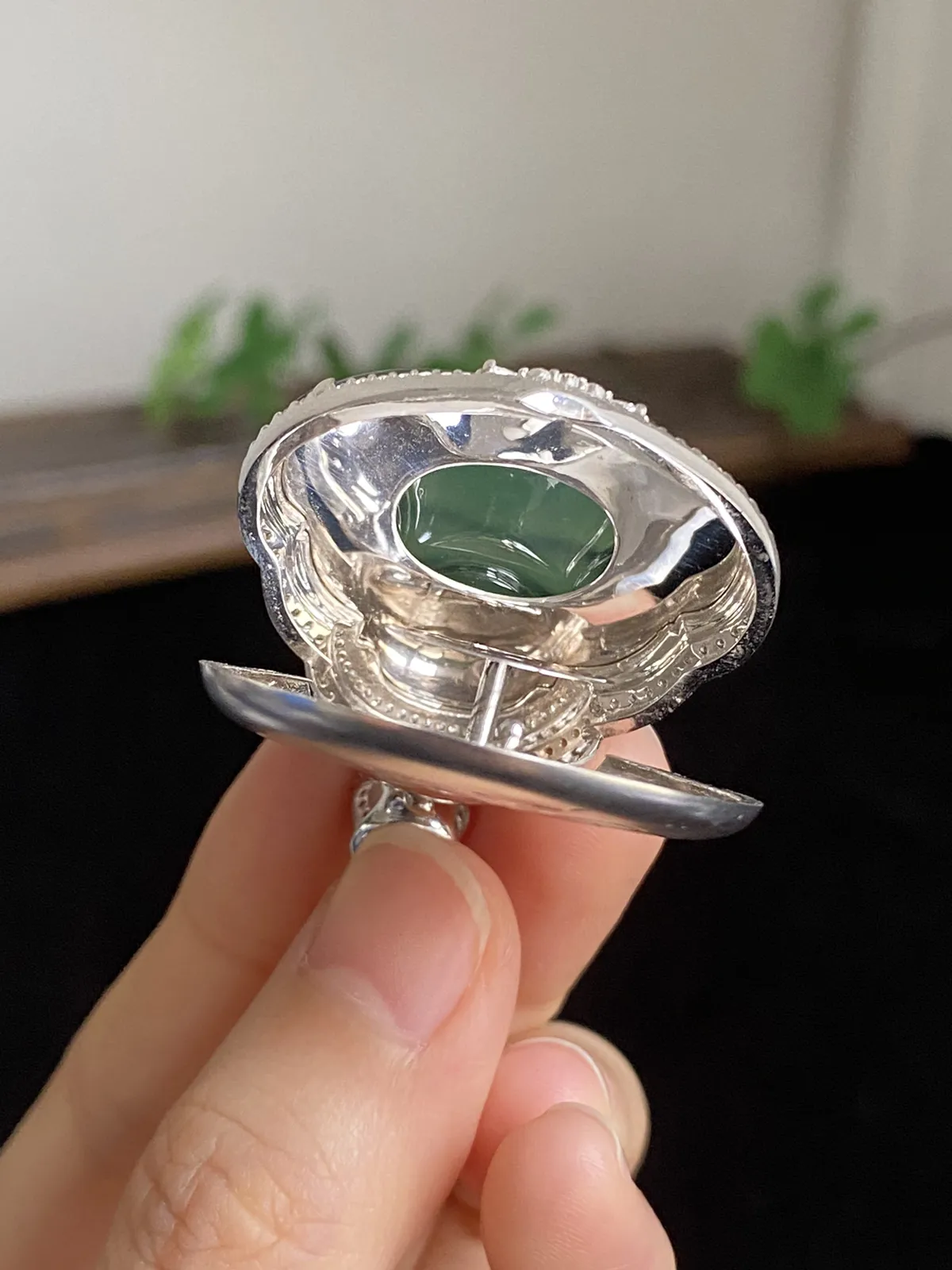 翡翠冰绿佛公吊坠，18k金伴钻镶嵌