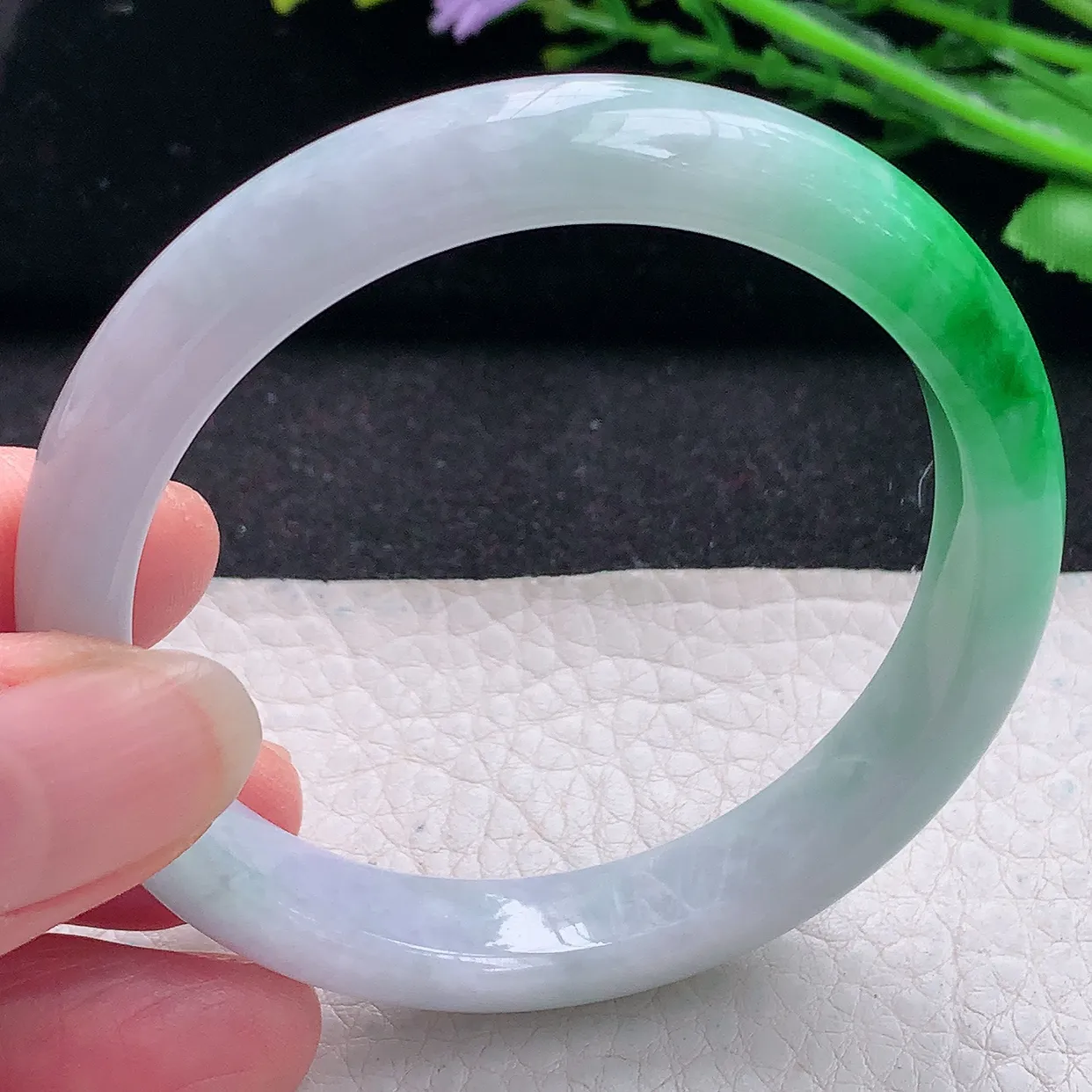 n自然光53.8*11*6.8平安镯 翡翠a货玉手镯辣绿宽边珠宝玉手环