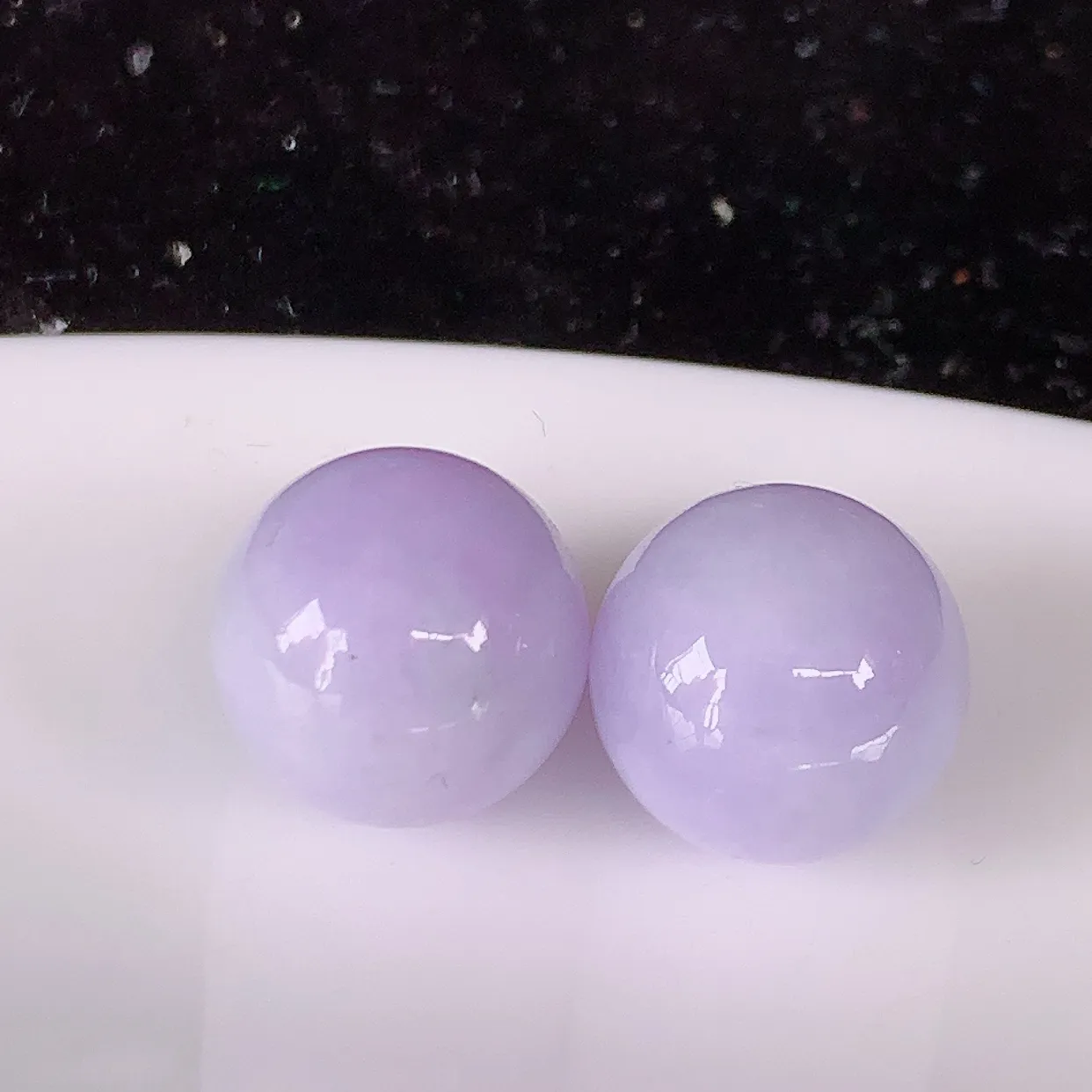 自然光实拍，紫罗兰翡翠一对圆珠，转运珠吊坠，寓意“时来运转，财源滚滚” 寓意佳，荧光灼灼，转运珠佩戴时尚优雅！#05.13尺寸10.8