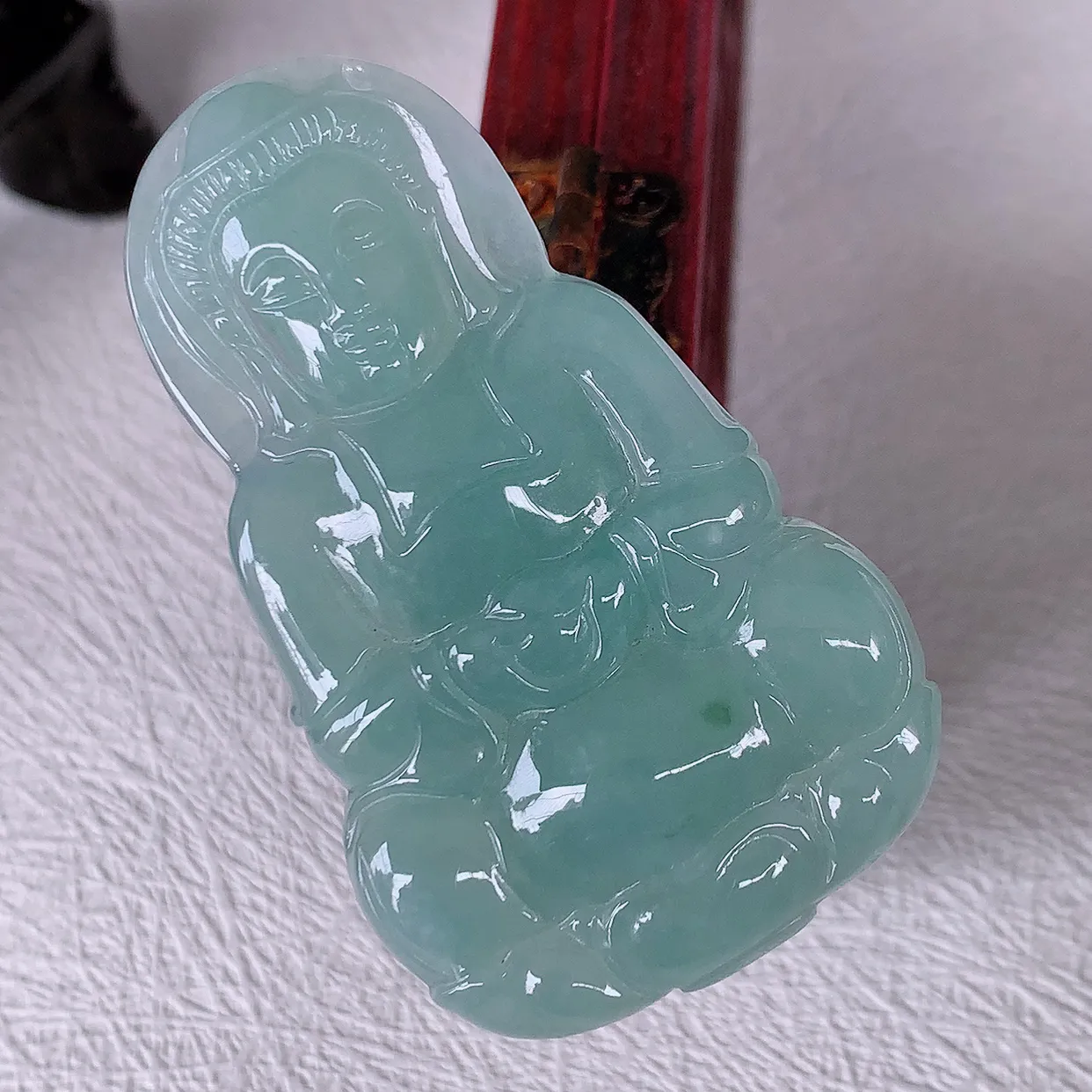 自然光实拍，冰种飘花翡翠观音菩萨吊坠，赐福观音，玉润通透，慈祥端庄！#85.13