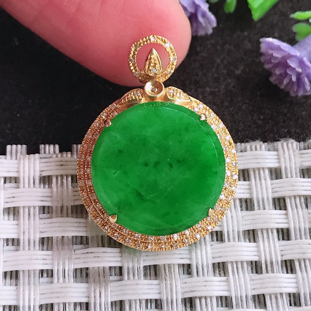 天然A货翡翠26/19.3/7.9老坑18k金镶嵌精美满绿辣绿无事牌吊坠翡翠挂件