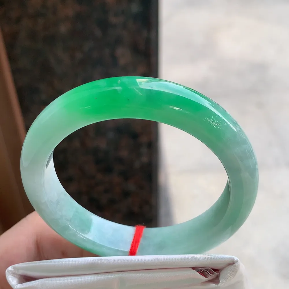 正圈冰糯阳绿 微细纹 尺寸:55.7/12.5/8.4色好