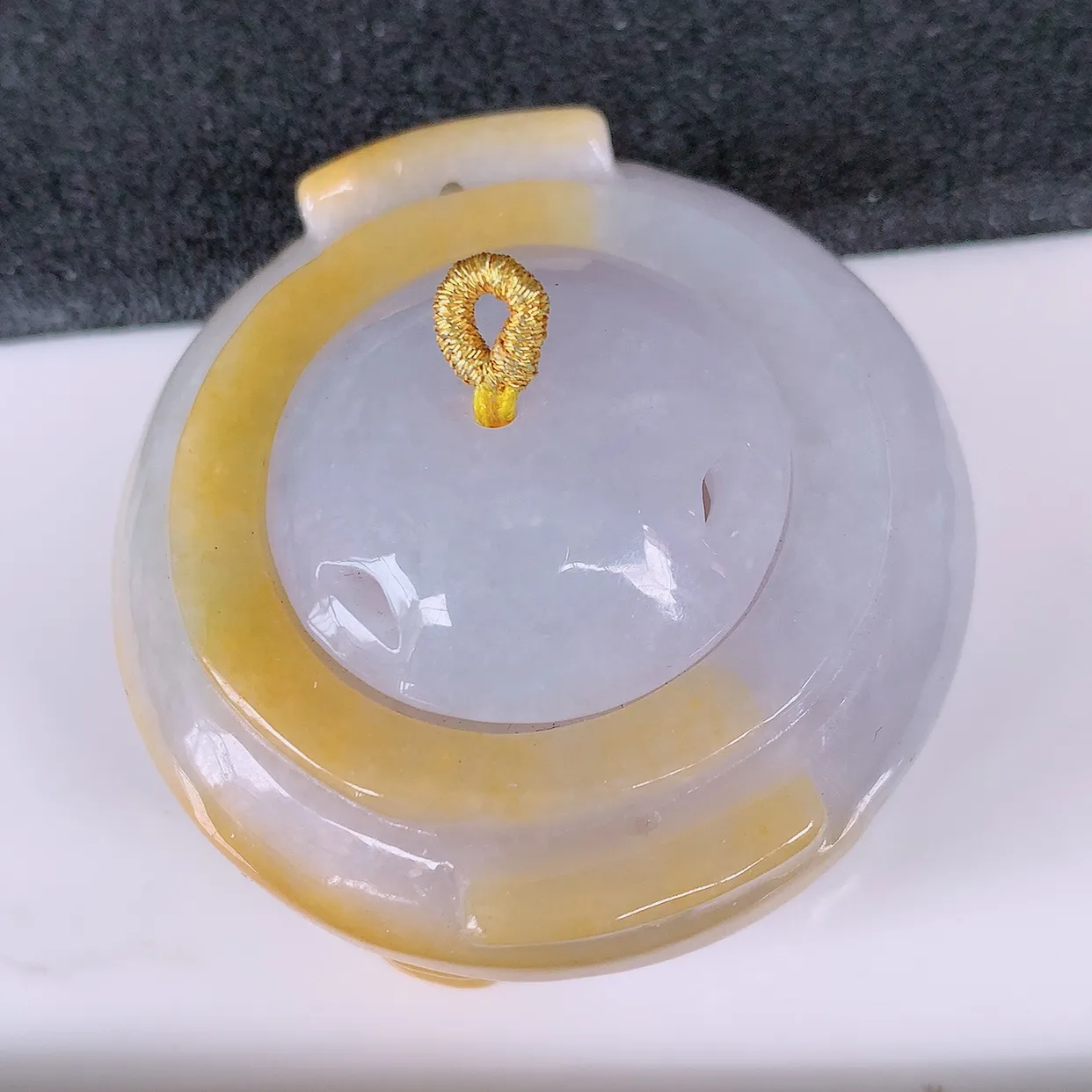 自然光实拍，冰润黄翡双彩翡翠香烟壶，种老水足，雕工精湛 ，寓意美好，时尚出众！#26.13尺寸49*48*23.5