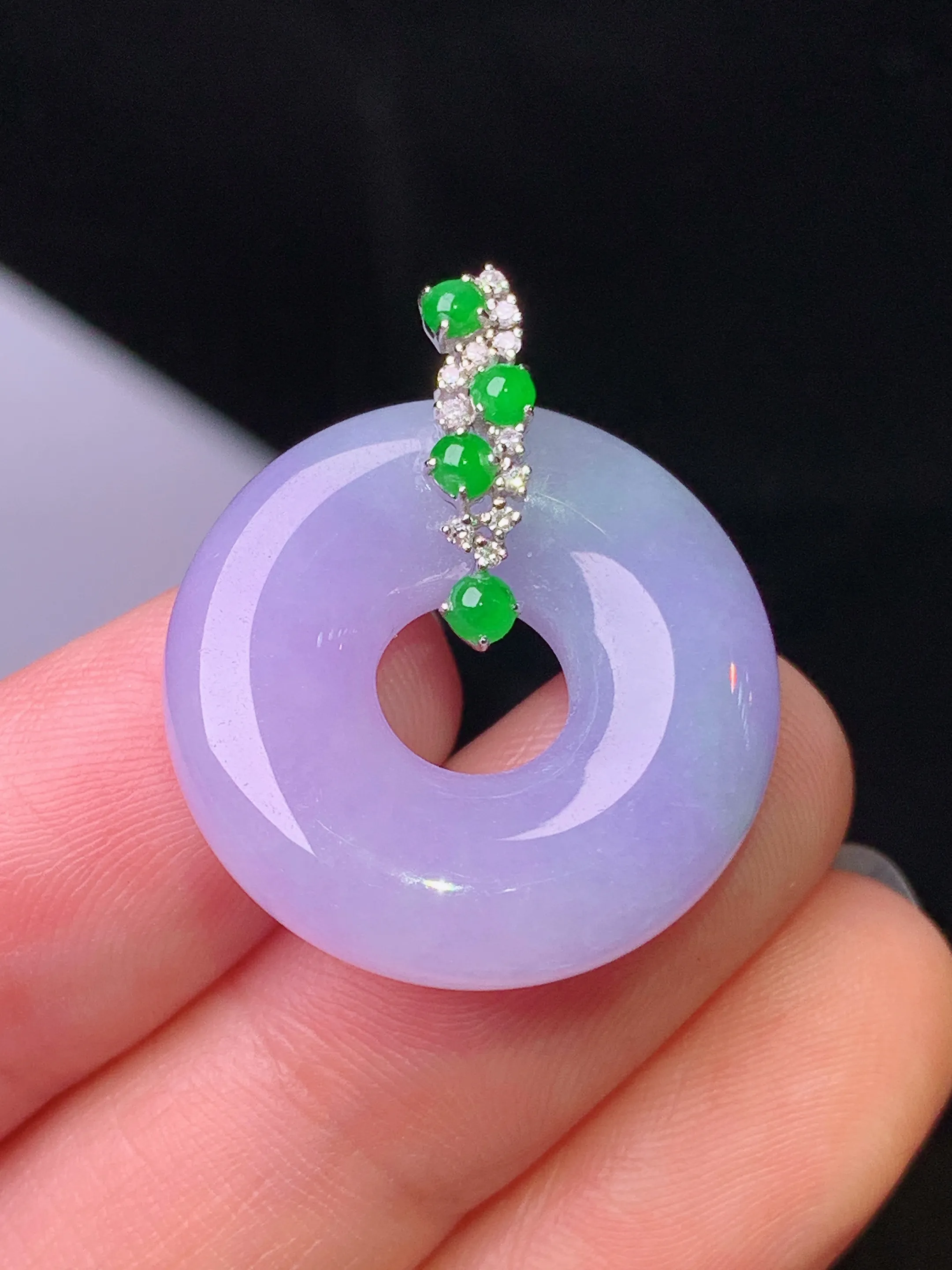 18k金钻镶嵌紫罗兰平安环吊坠 玉质细腻 水润亮眼 色泽艳丽 整体尺寸26.3*22.5*6