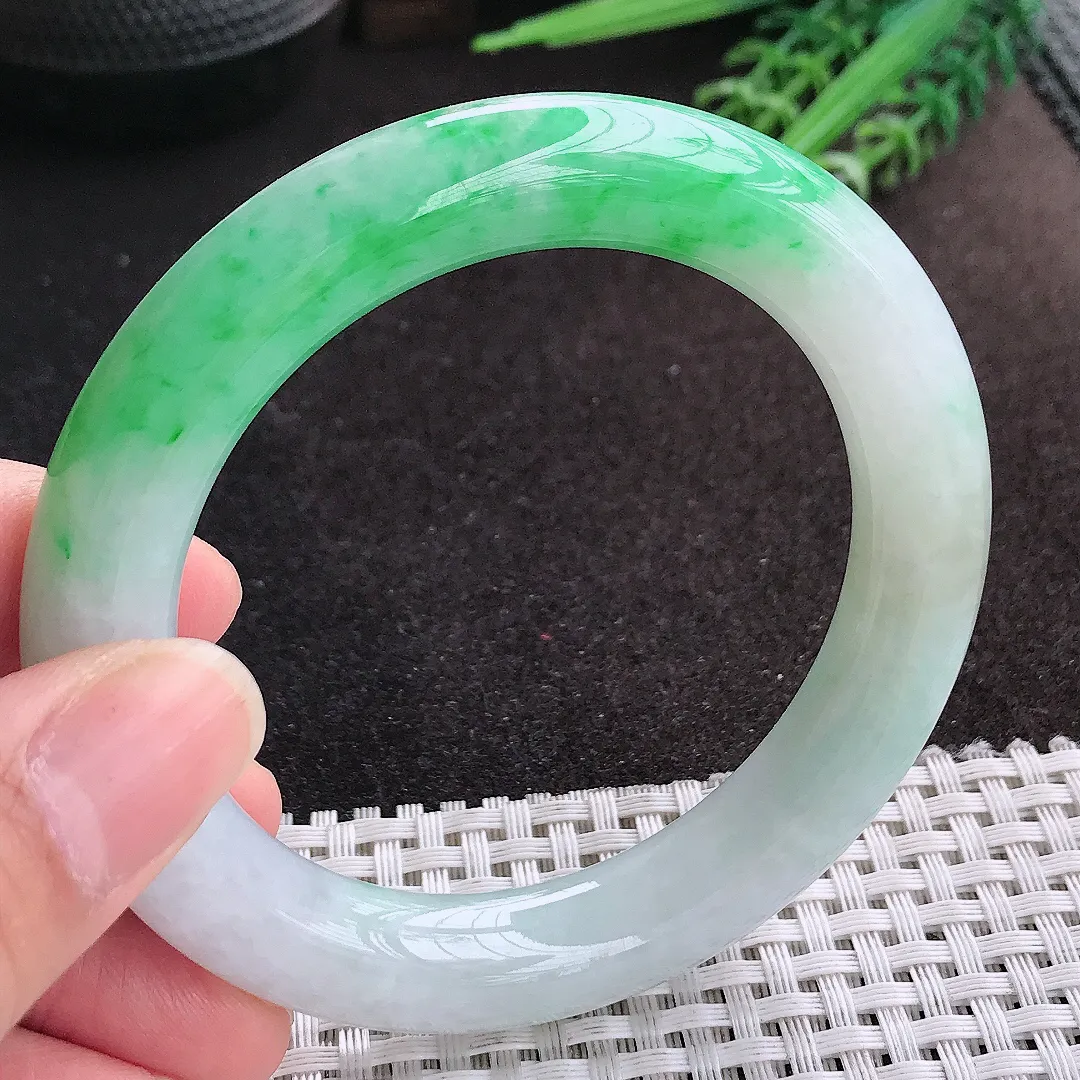 天然A货翡翠56.5/11.4/11.1老坑精美温润飘阳绿圆条手镯玉镯