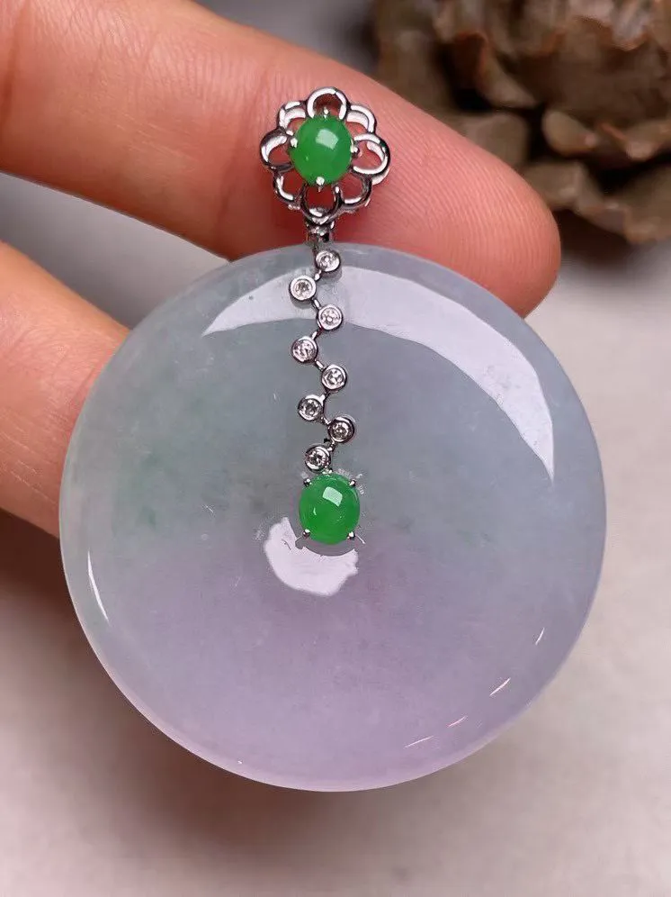 冰糯种飘绿平安扣吊坠、真金真钻镶嵌，种水好，玉质细腻 .裸石尺寸 35.0