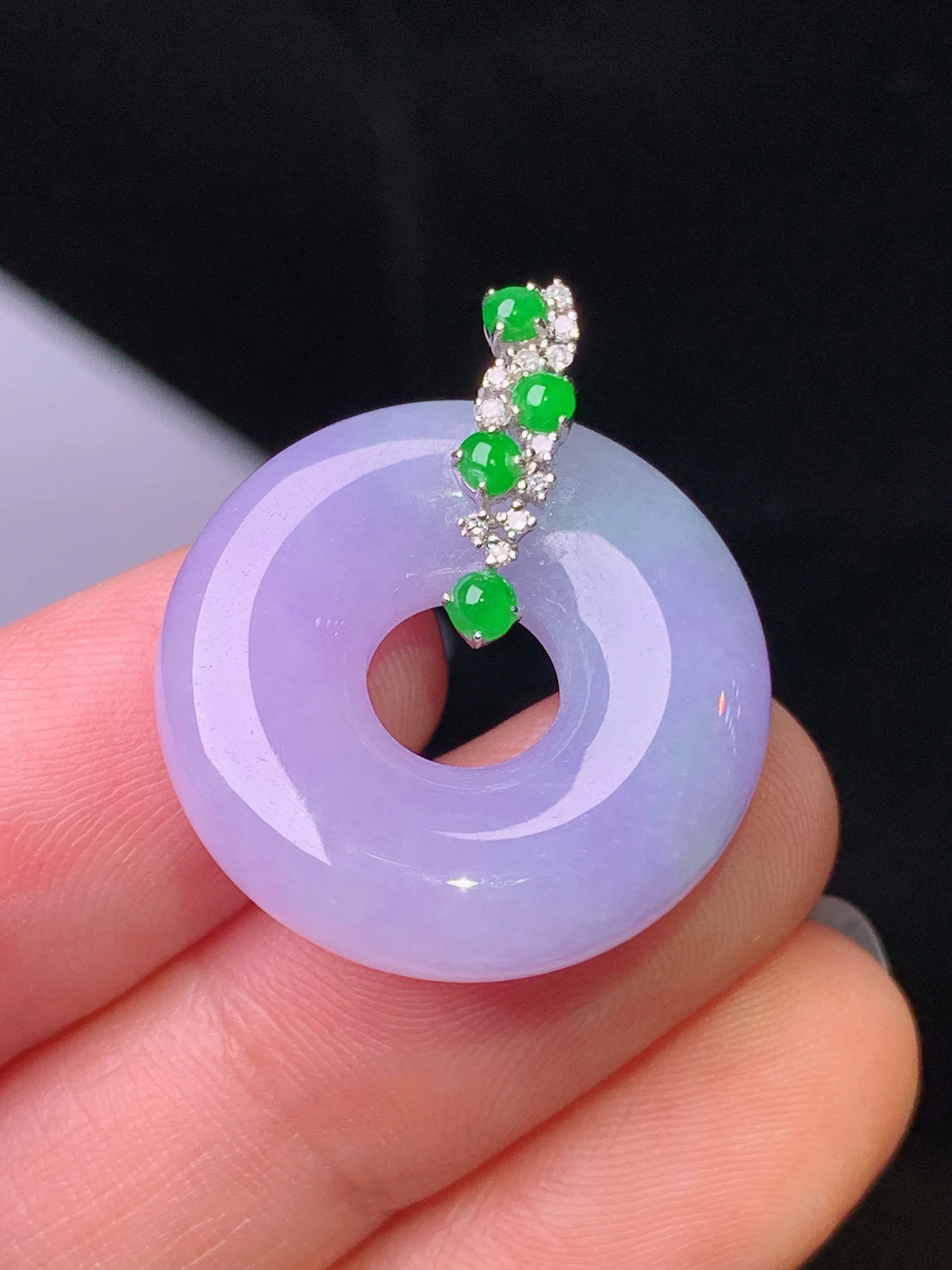 18k金钻镶嵌紫罗兰平安环吊坠 玉质细腻 水润亮眼 色泽艳丽 整体尺寸26.3*22.5*6