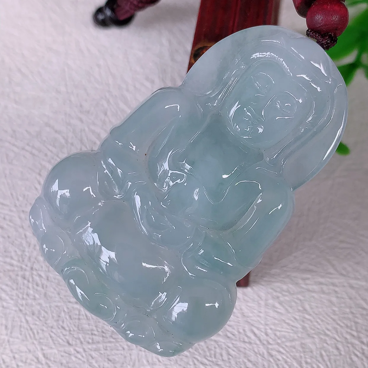 自然光实拍，冰种飘花翡翠观音菩萨吊坠，净瓶观音，冰透亮泽，美观亮丽，观音面相端庄#46.13