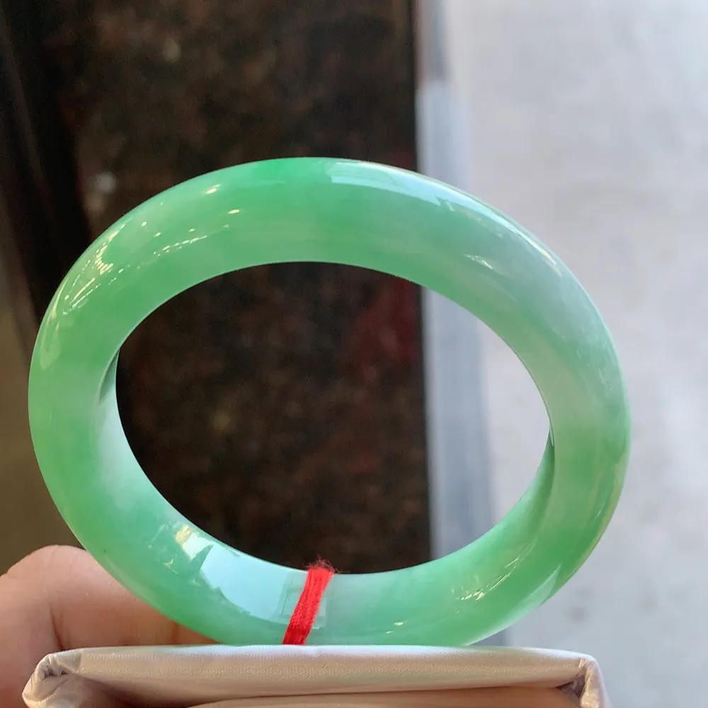 正圈冰糯翠绿 无瑕 尺寸:54.3/12/9 版型好🥰🥰