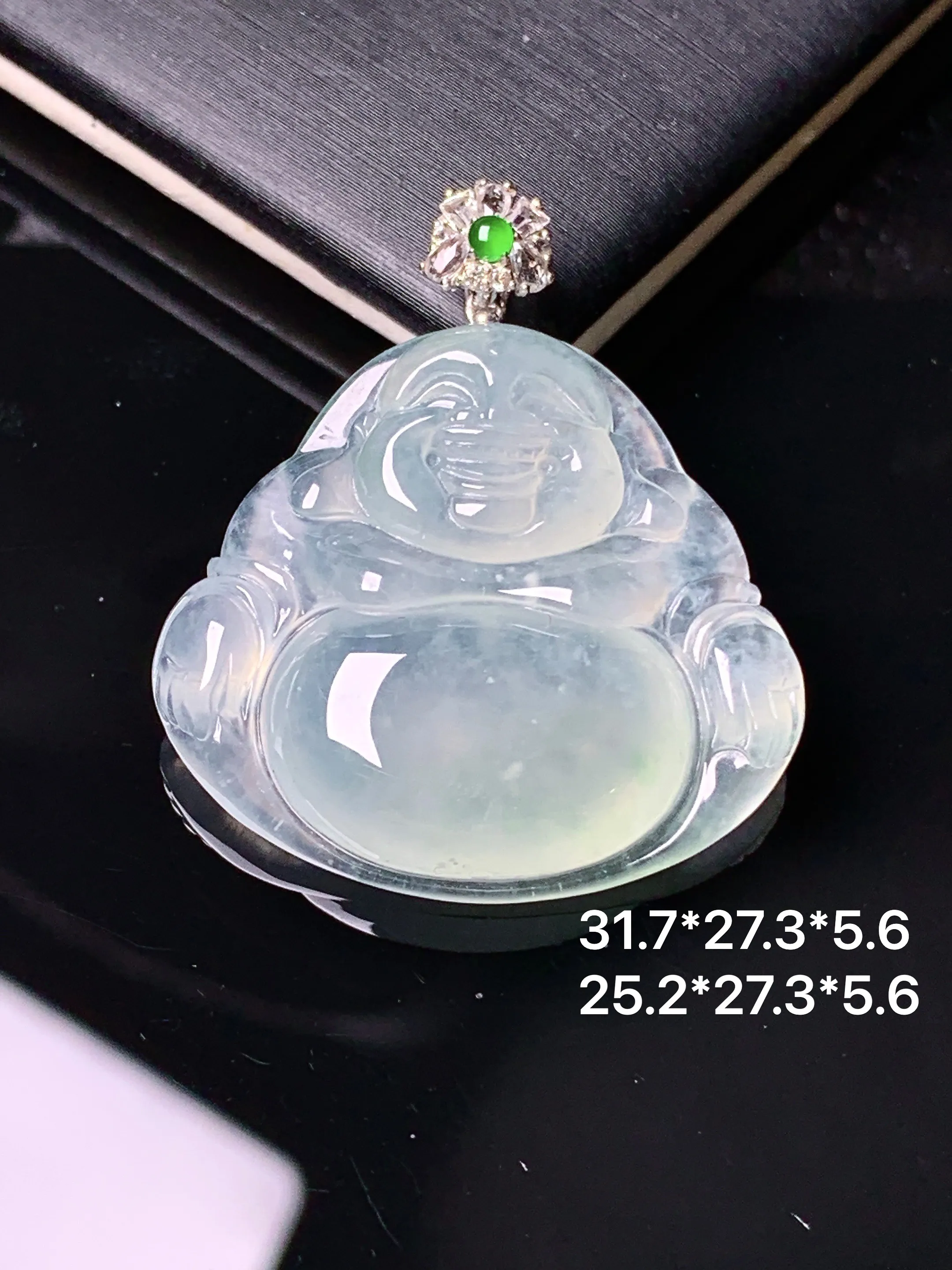 18k金钻镶嵌冰种佛公吊坠 玉质细腻 水润亮眼 色泽艳丽 整体尺寸31.7*27.3*5.6