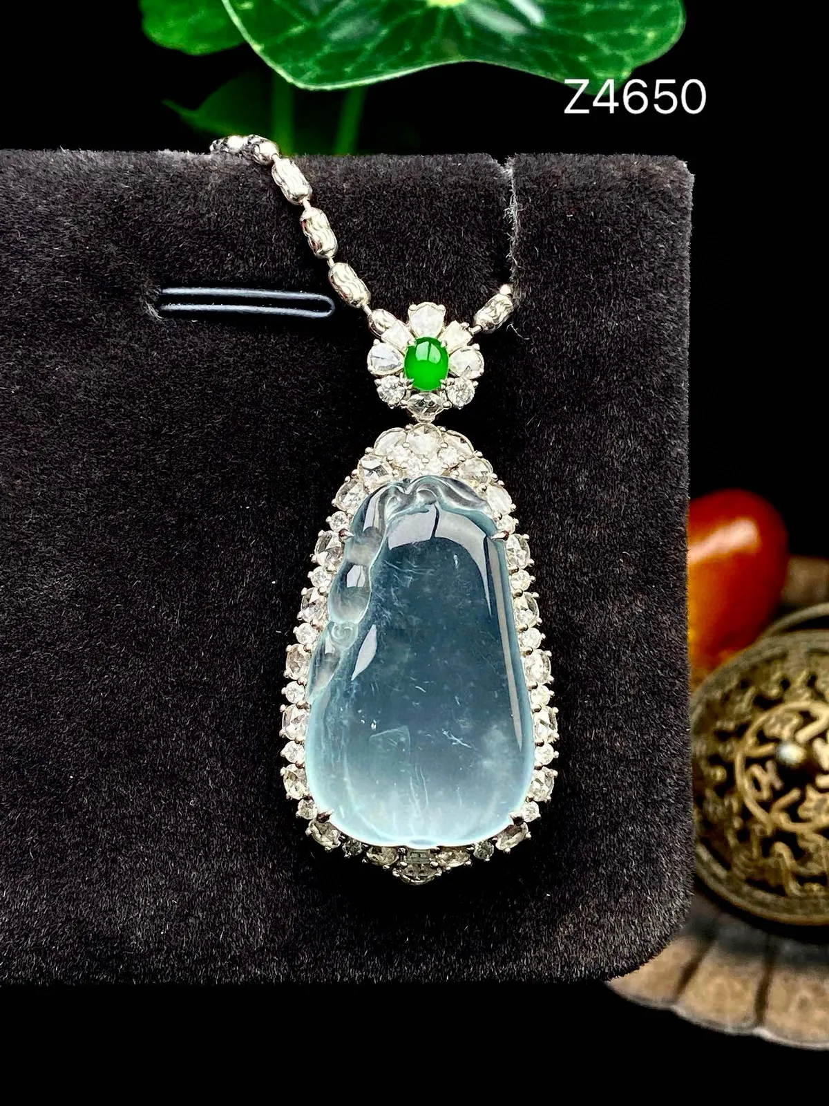 【冰种福瓜】质地冰润细腻，种老起光，收藏品质，18K金钻镶嵌，裸石尺寸26.3*16.4*4.3毫米