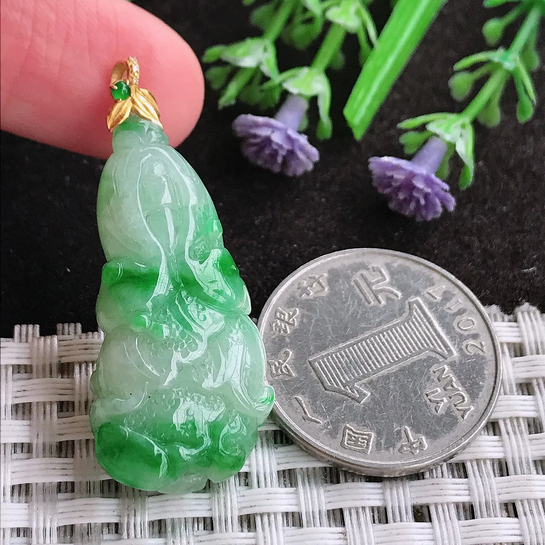 天然A货翡翠34.6/17.6/8老坑18k金镶嵌飘辣绿白菜吊坠翡翠挂件