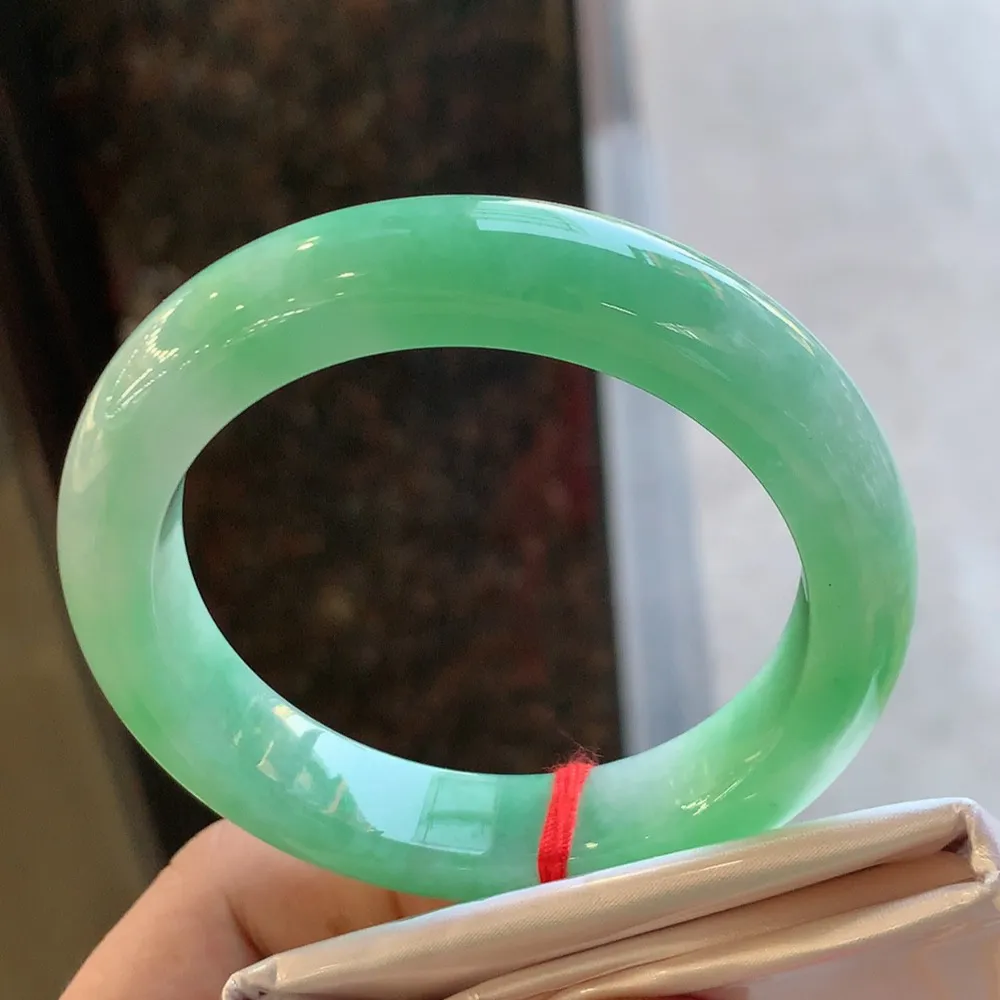 正圈冰糯翠绿 无瑕 尺寸:54.3/12/9 版型好🥰🥰