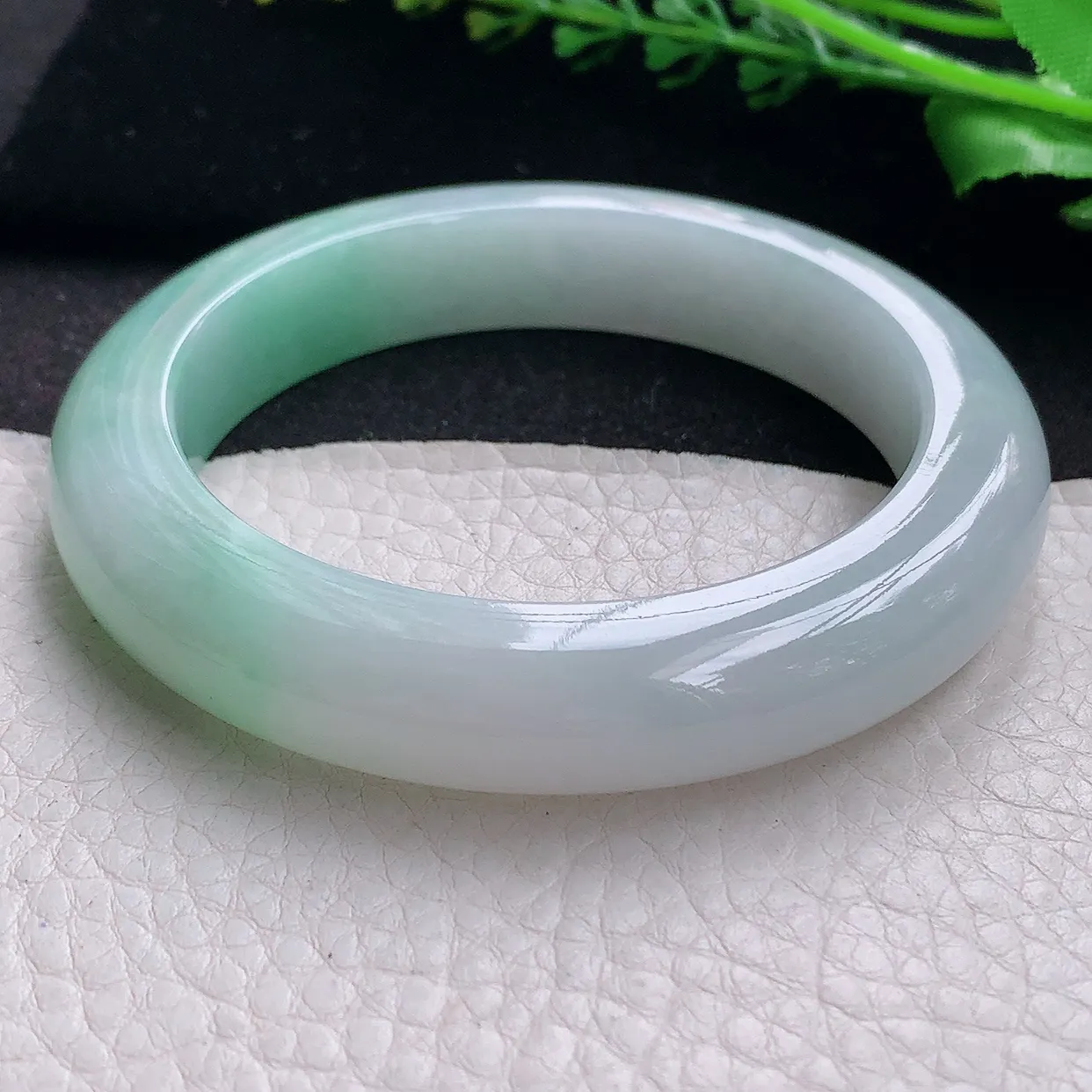 z自然光58*12.6*10.2平安镯 翡翠a货玉手镯半山水厚装宽边玉手环