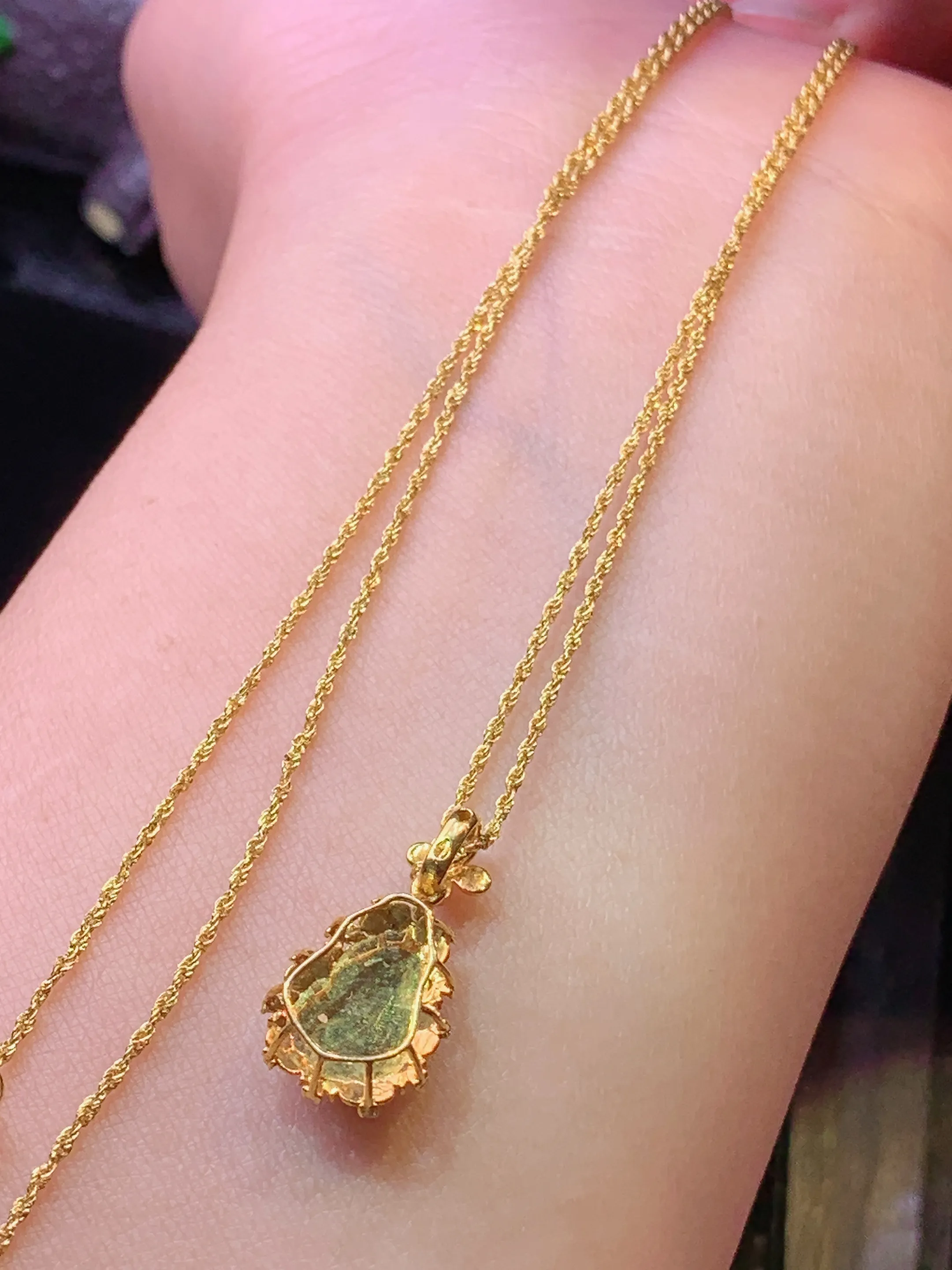 18k金钻镶嵌翠绿葫芦项链吊坠 玉质细腻 水润亮眼 色泽艳丽 整体尺寸18.5*9.8*5.8