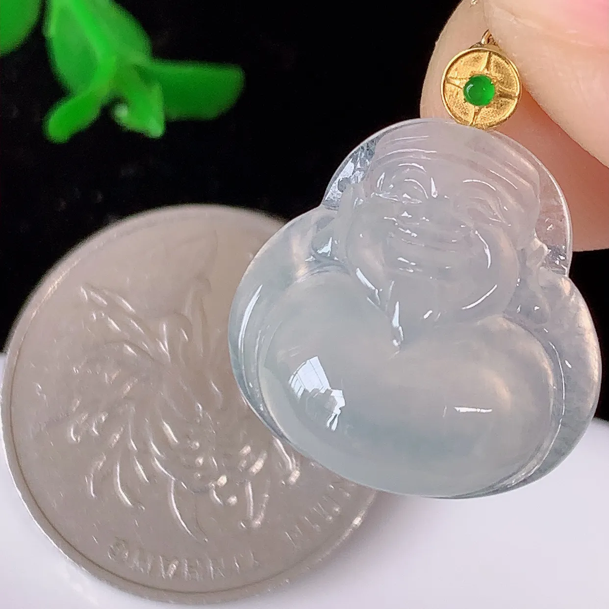 18k金镶嵌冰种翡翠财神爷吊坠，沁人心脾，精致典雅的设计，为佩戴者，增添色彩，送礼自留都是佳品选择！#1.13整体22.5裸石19*18.5*5.6