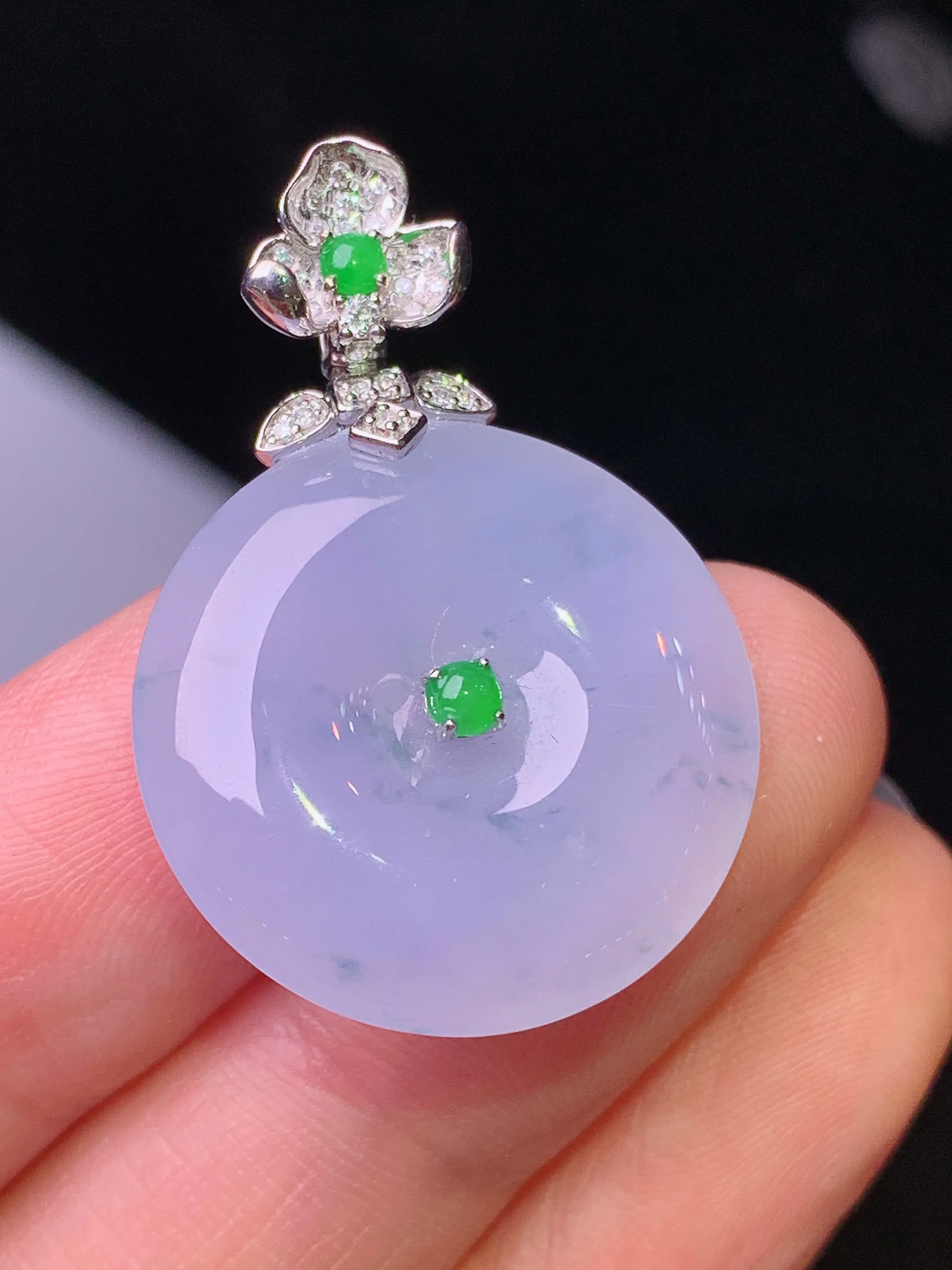 18k金钻镶嵌紫罗兰平安扣吊坠 玉质细腻 水润亮眼 色泽艳丽 整体尺寸32*22*5.2