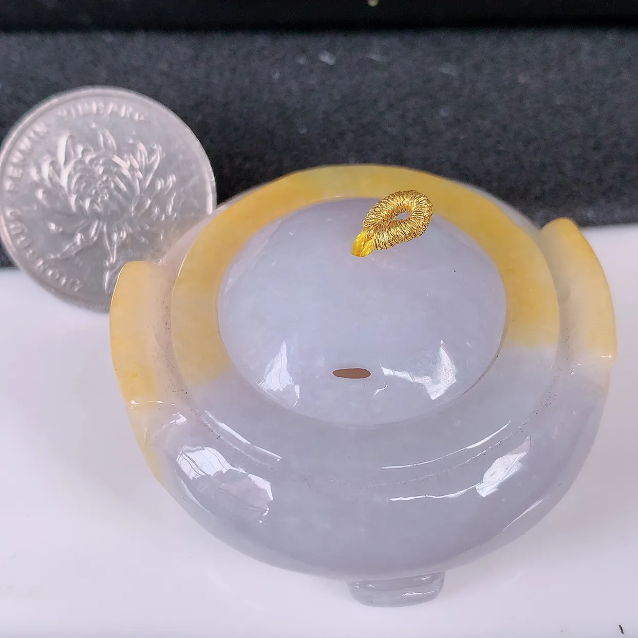 自然光实拍，冰润黄翡双彩翡翠香烟壶，种老水足，雕工精湛 ，寓意美好，时尚出众！#26.13尺寸49*48*23.5