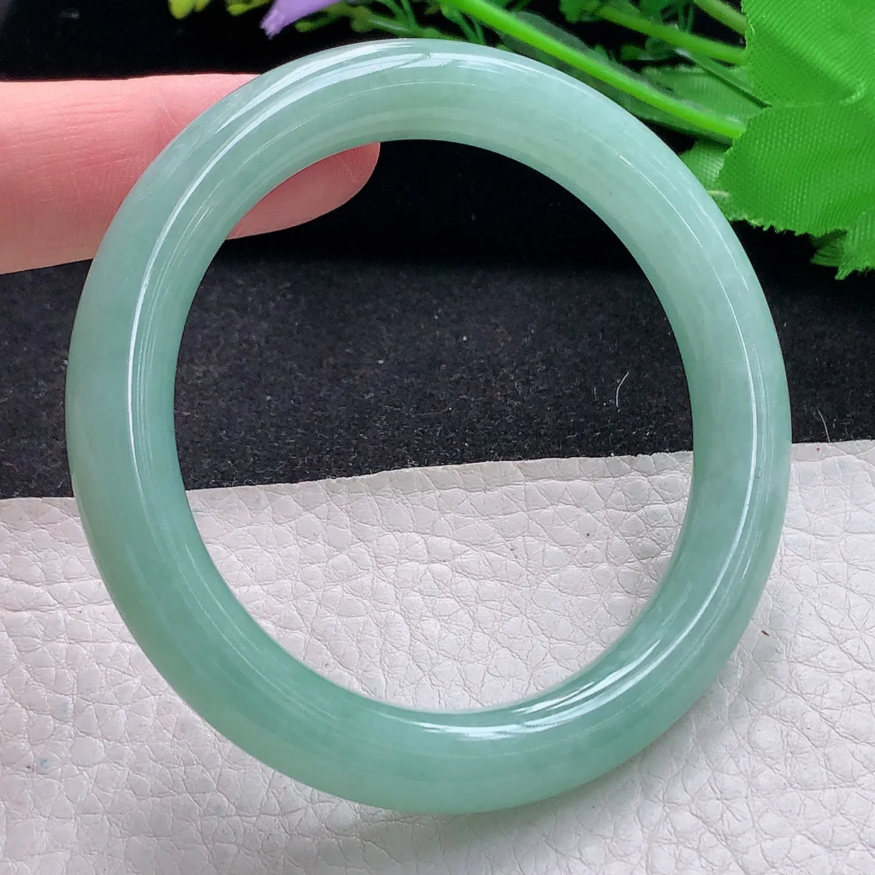 n自然光55*9.6美人镯 翡翠a货玉手镯甜绿圆条珠宝玉手环 叮当镯