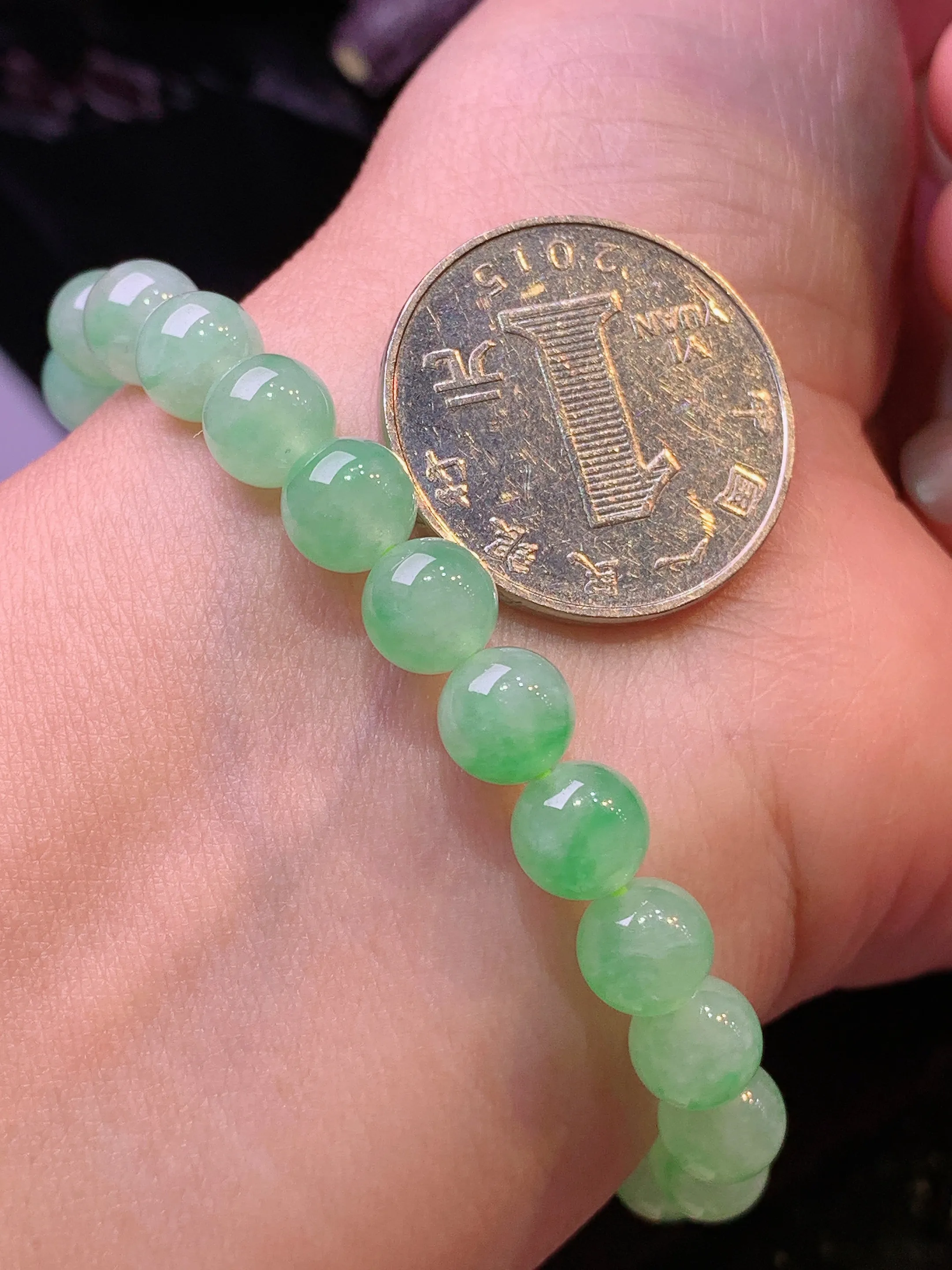 冰甜阳绿圆珠手链 玉质细腻 水润亮眼 色泽艳丽 整体尺寸7.3