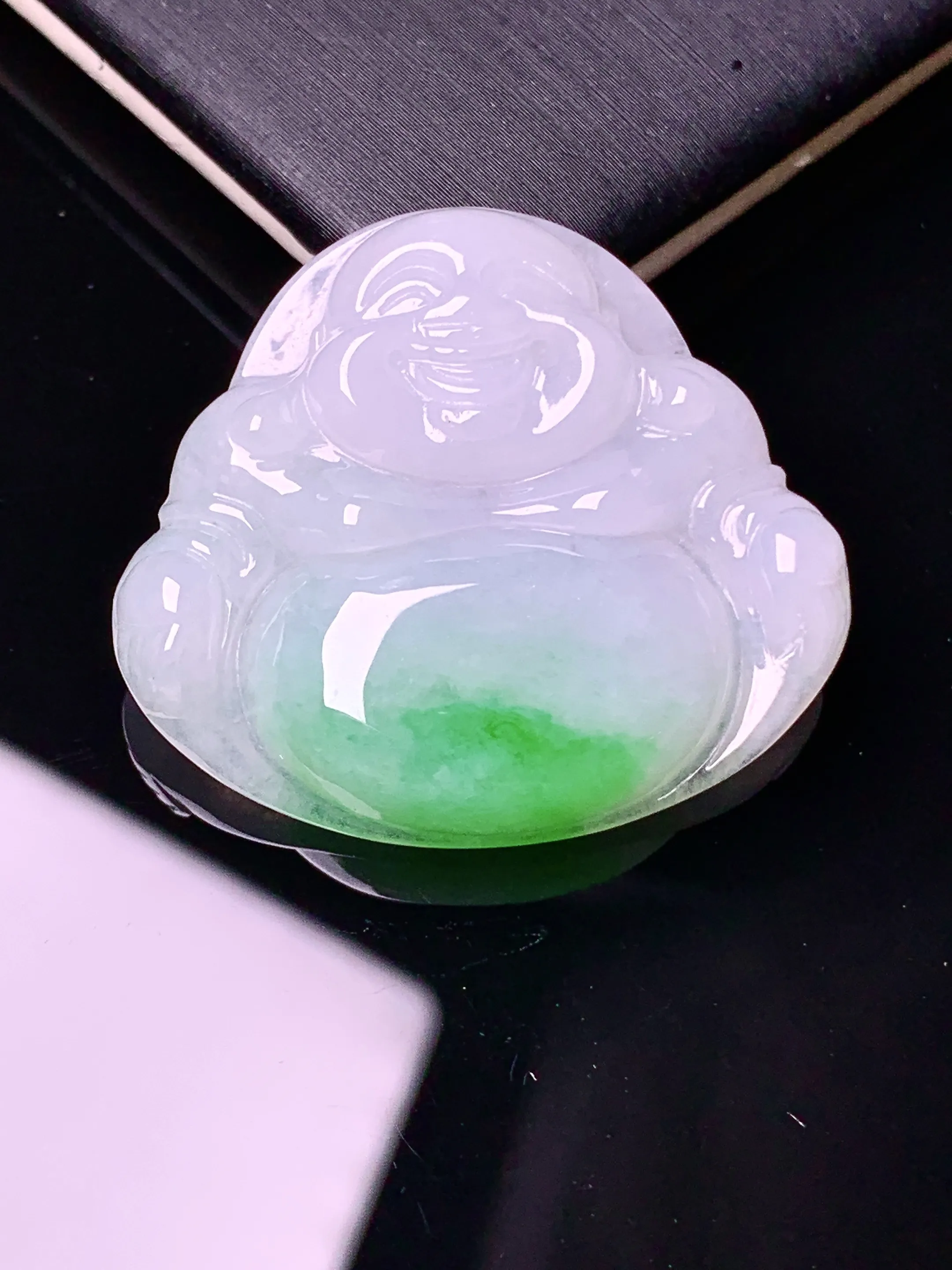 飘绿佛公吊坠 玉质细腻 水润亮眼 色泽艳丽 整体尺寸28.7*32.2*6