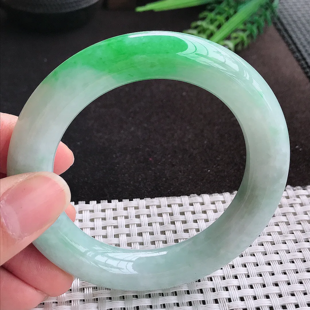 天然A货翡翠56.5/12.8/12.5老坑温润飘阳绿圆条手镯玉镯