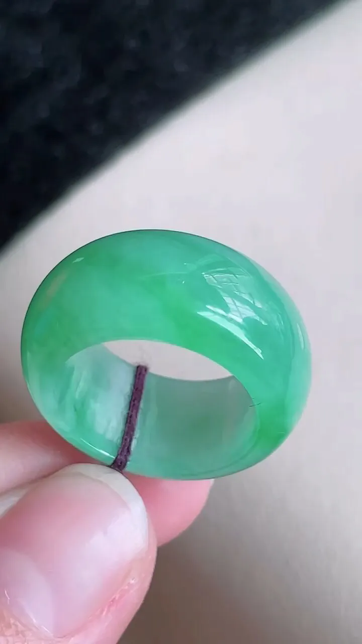 翡翠糯化种绿色扳指