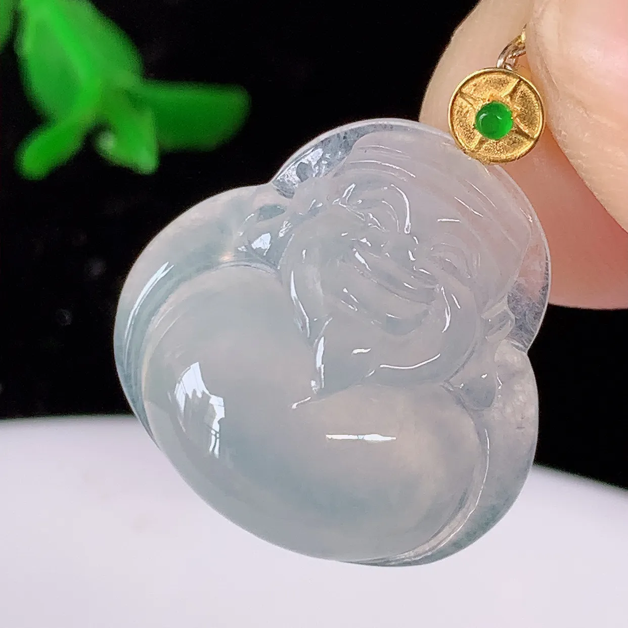 18k金镶嵌冰种翡翠财神爷吊坠，沁人心脾，精致典雅的设计，为佩戴者，增添色彩，送礼自留都是佳品选择！#1.13整体22.5裸石19*18.5*5.6