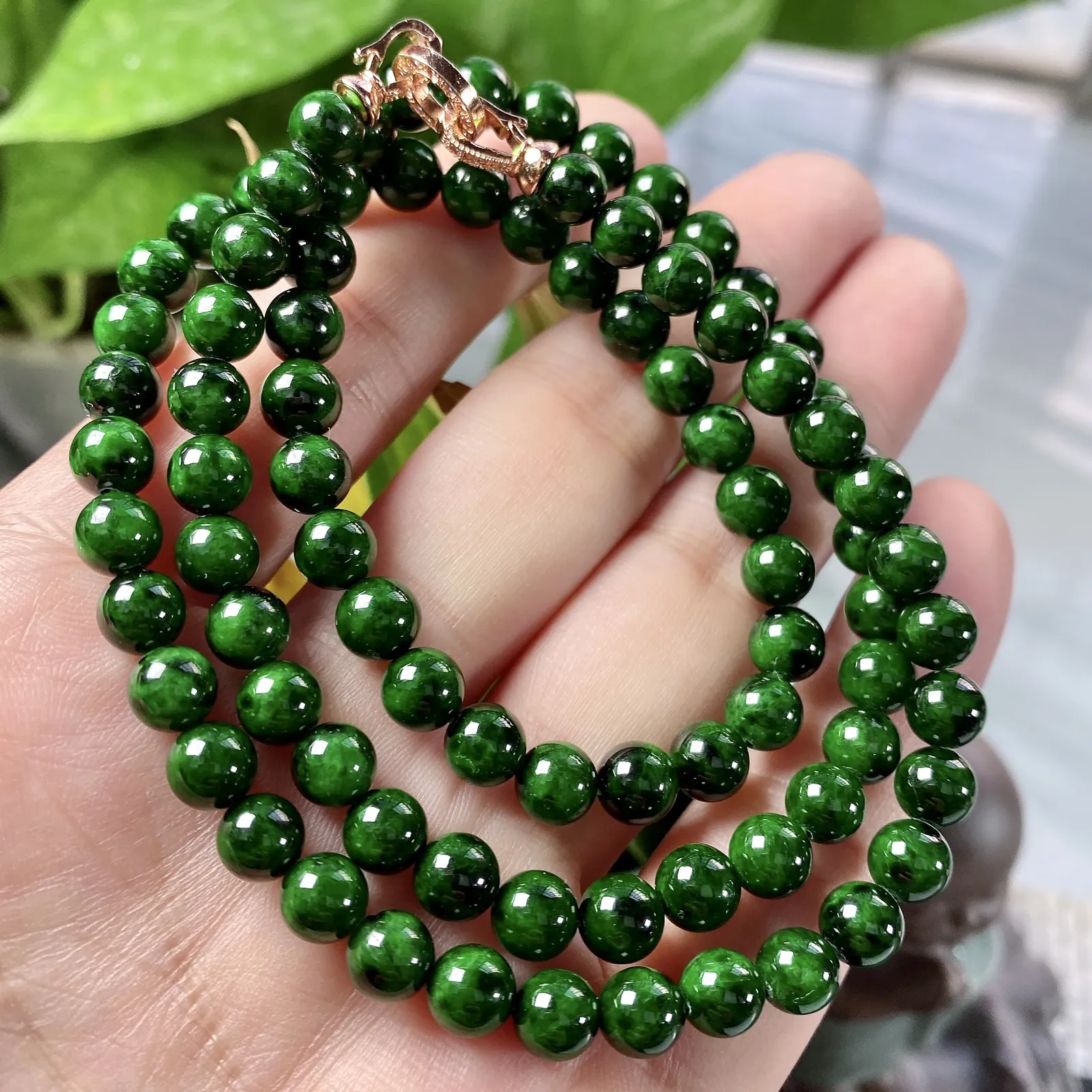 缅甸天然翡翠A货，卡6.8水润辣绿圆珠项链手链，尺寸：6.8mm/88颗，长度580mm，重量：46.00g