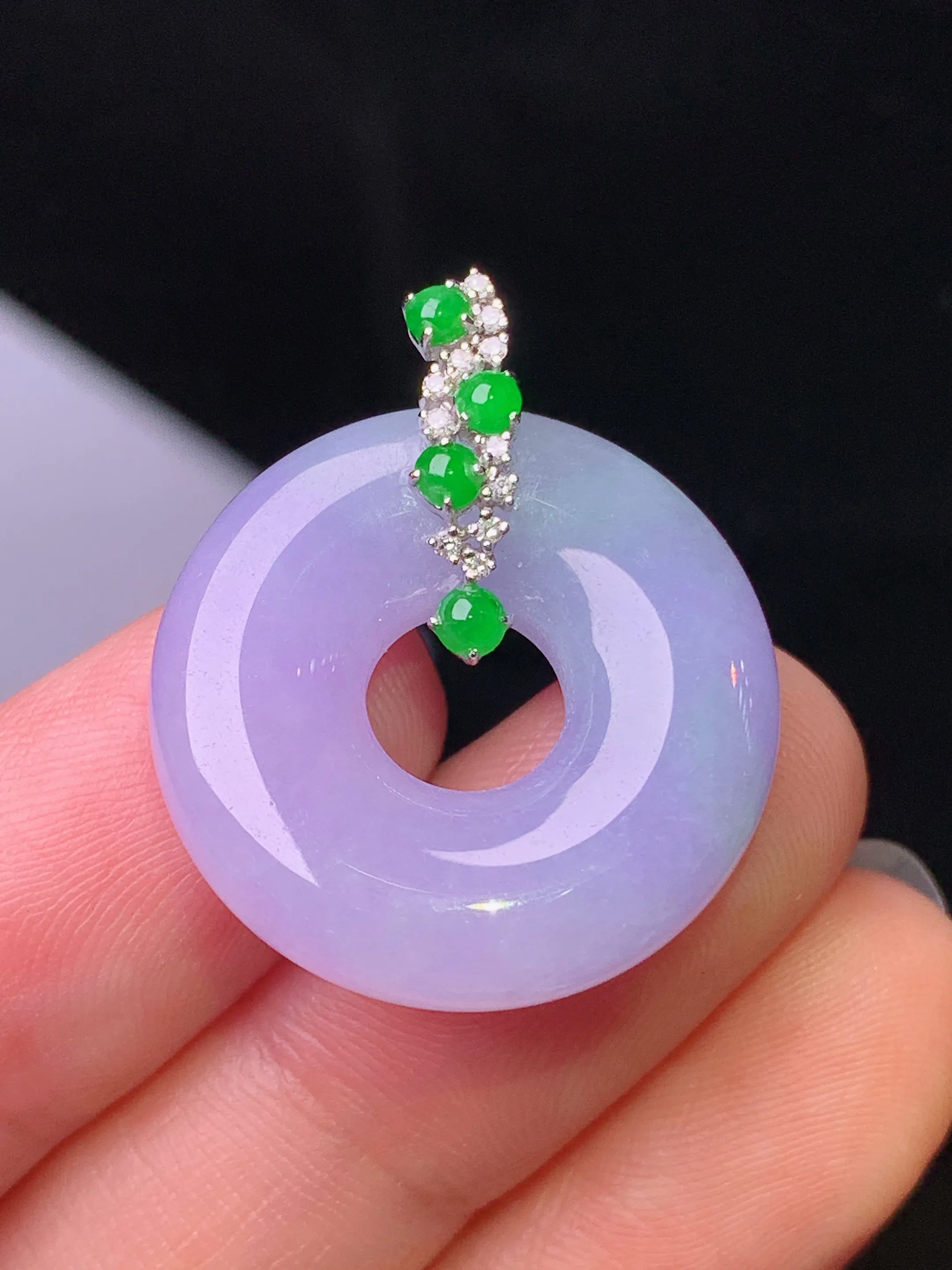 18k金钻镶嵌紫罗兰平安环吊坠 玉质细腻 水润亮眼 色泽艳丽 整体尺寸26.3*22.5*6