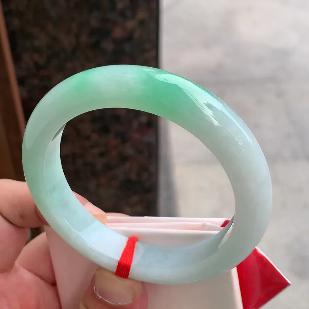 正圈冰糯翠绿 无瑕 尺寸:60.4/13.4/9.4 大圈口