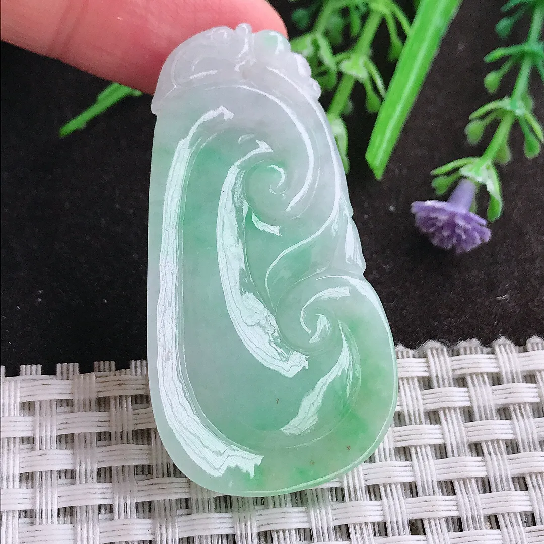 天然A货翡翠50.5/27.2/6老坑秀气温润飘绿如意吊坠翡翠玉如意挂件