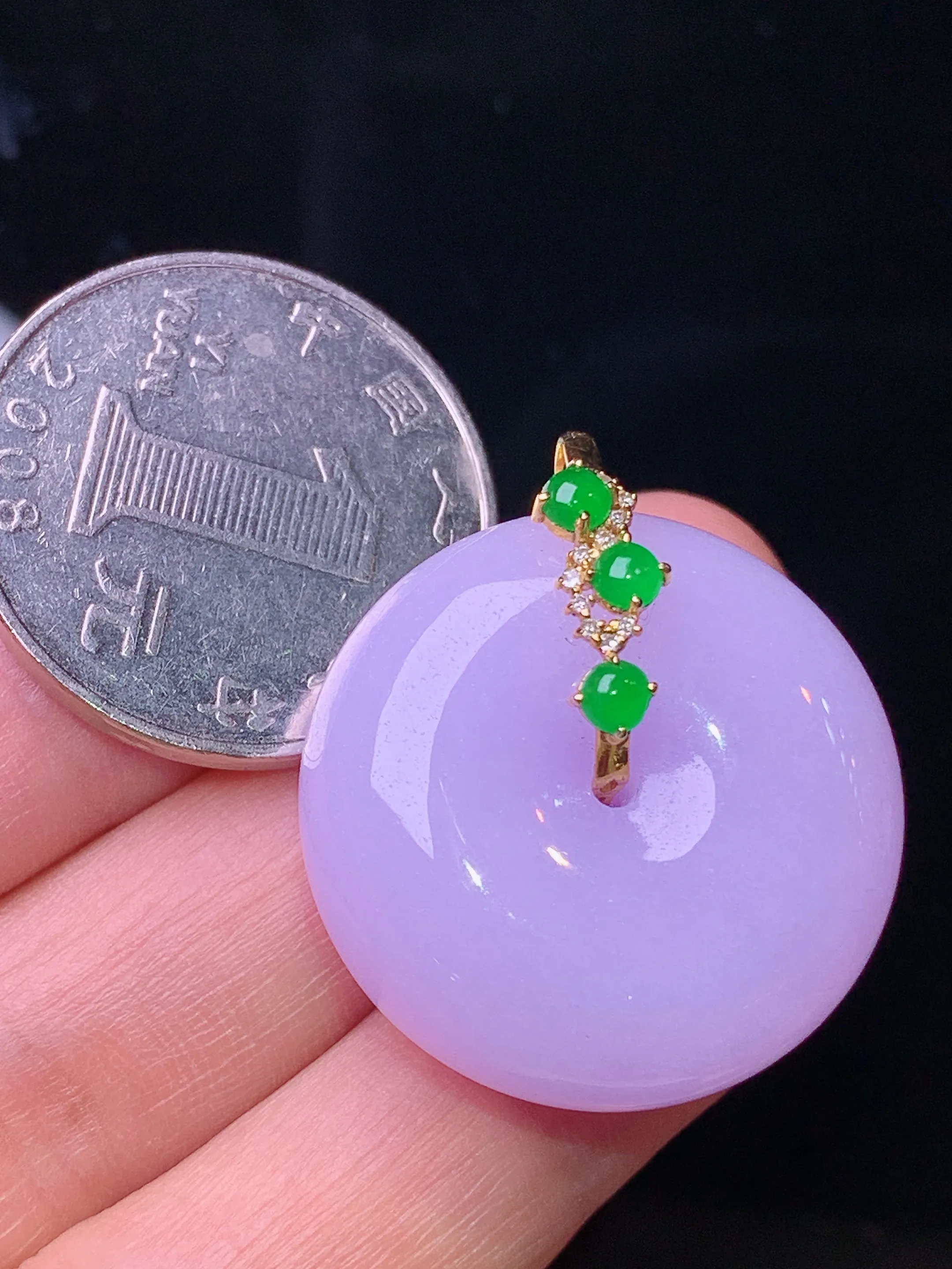 18k金钻镶嵌紫罗兰平安扣吊坠 玉质细腻 水润亮眼 色泽艳丽 整体尺寸29.5*26*10.8