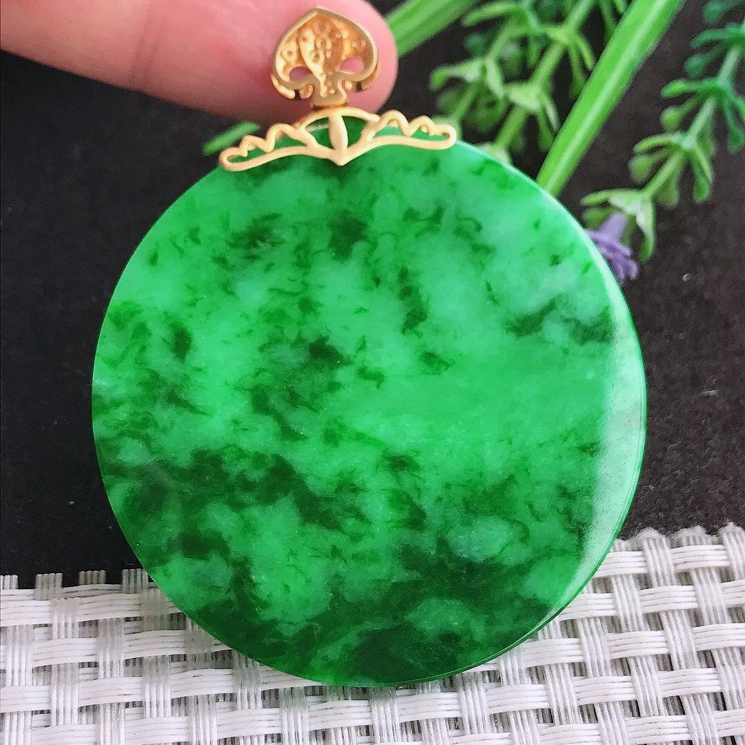 天然A货翡翠52.8/2.1老坑18k金镶嵌精美满绿辣阳绿无事牌吊坠翡翠挂件