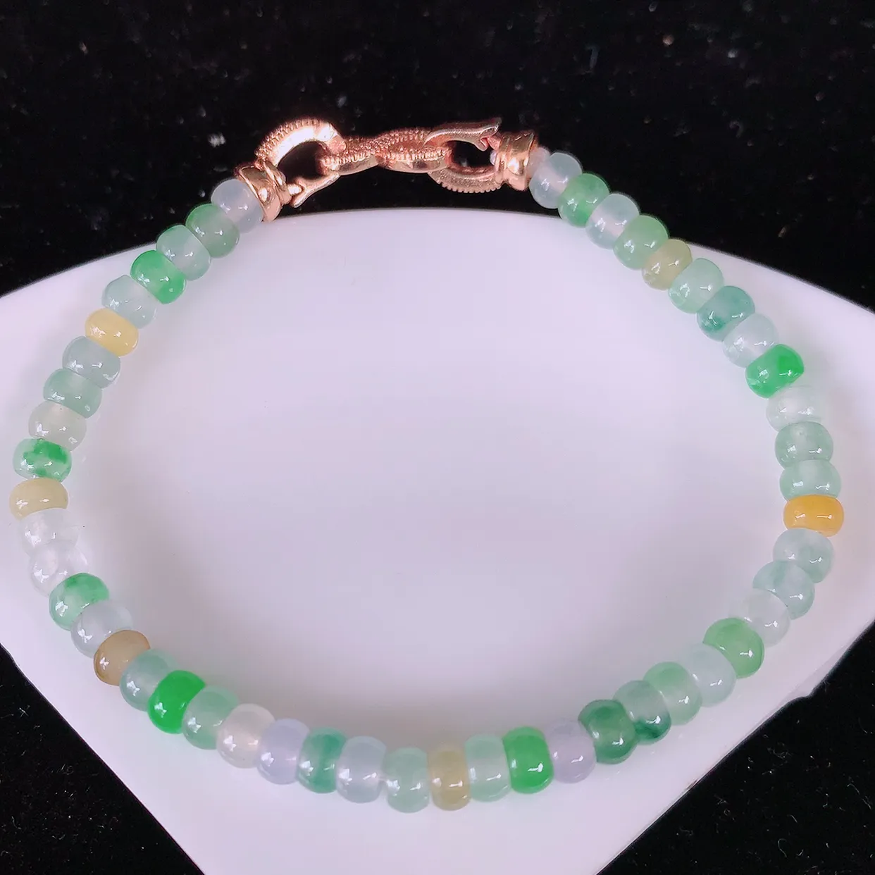 自然光实拍，冰种多宝翡翠手链，多彩翡翠手串，颜色丰富，料子细腻，高档大气，自戴送礼佳品！#60.13取一尺寸4.5mm