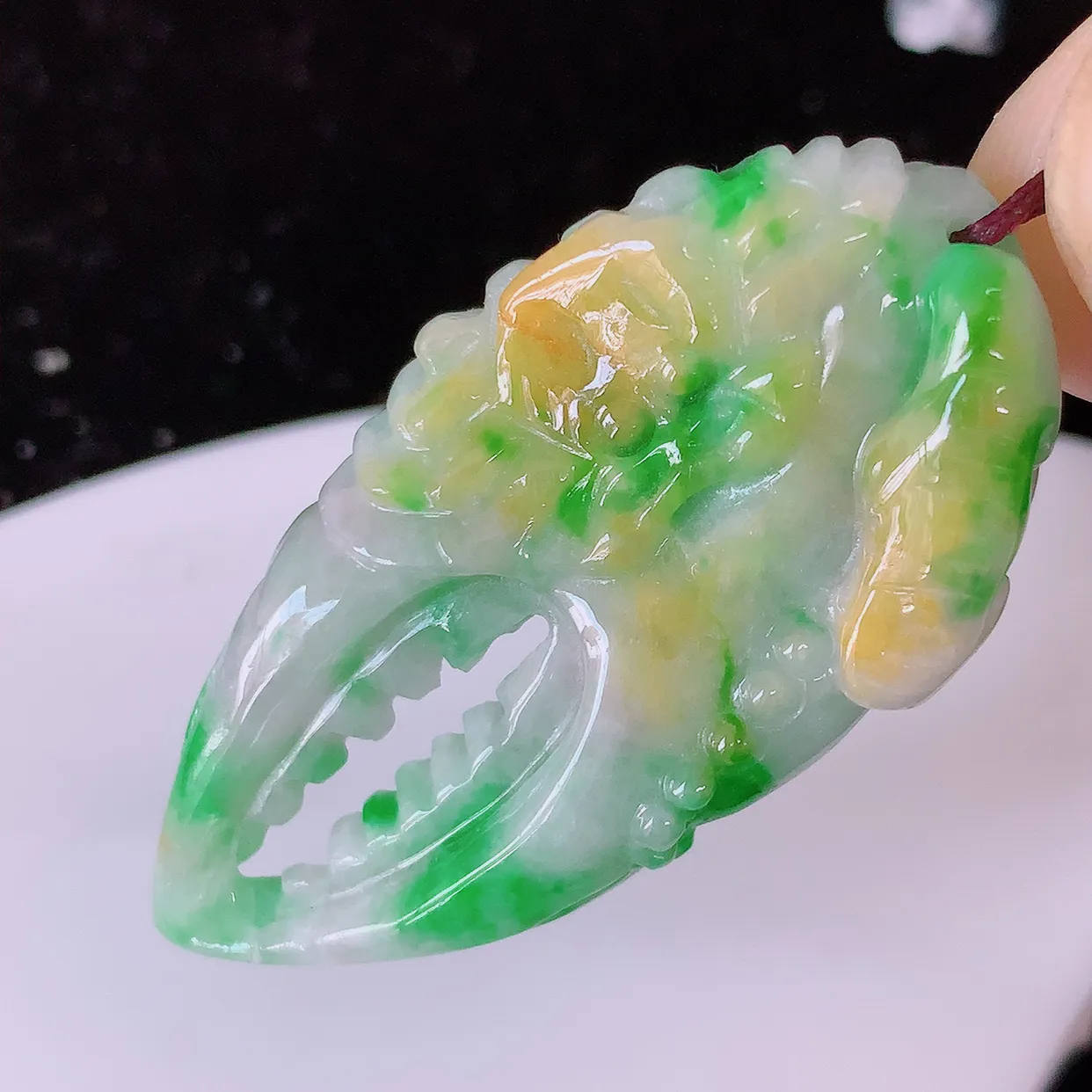 自然光实拍，冰润黄加绿翡翠八方来财吊坠，种老水足，雕工精湛 ，寓意美好，佩戴时尚出众！#60.13