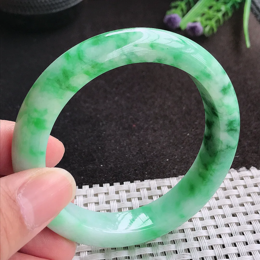 天然A货翡翠56.8/12.3/9.3老坑精美温润辣绿手镯宽边玉镯