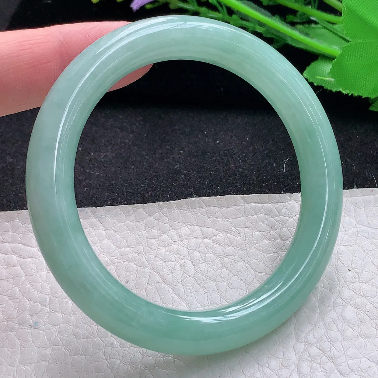 n自然光55*9.6美人镯 翡翠a货玉手镯甜绿圆条珠宝玉手环 叮当镯