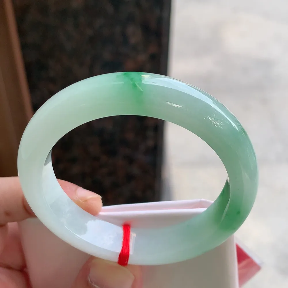 正圈冰飘花 无瑕 尺寸:52.7/10/8.2 花美