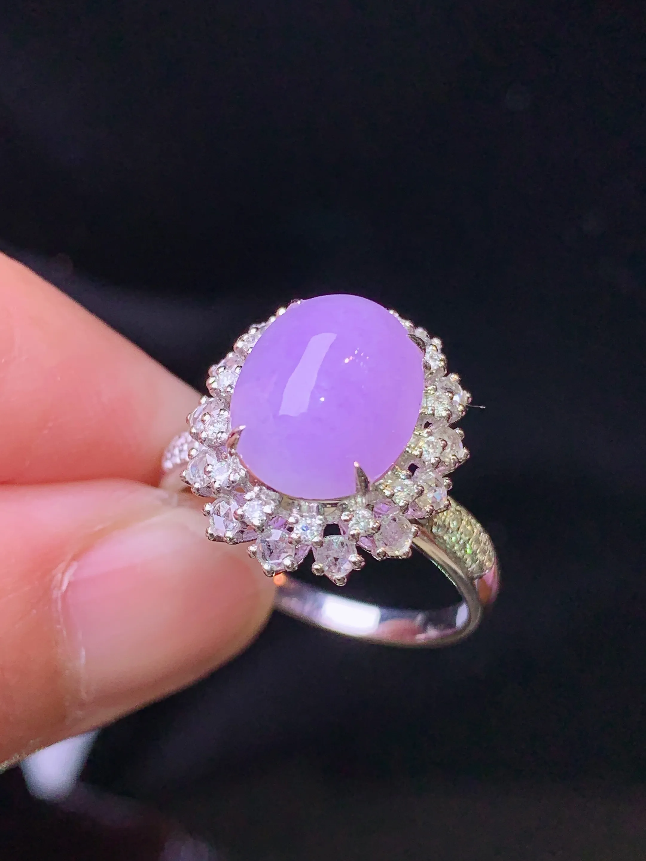 18k金钻镶嵌紫罗兰蛋面戒指 玉质细腻 水润亮眼 色泽艳丽 圈口14 整体尺寸16*14*11.8