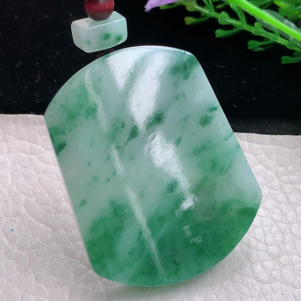 zen自然光51.5*41*6.2天然缅甸翡翠飘绿平安无事牌玉吊坠 玉挂件