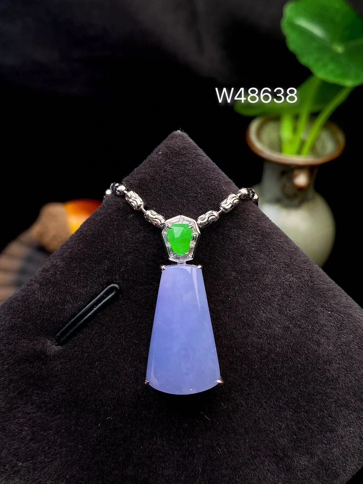 【冰种紫无事柱吊坠】质地细腻，光泽度不错，18k金钻镶嵌，裸石尺寸20.5*11.7*4.8毫米