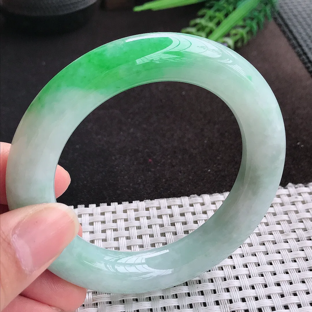 天然A货翡翠56.5/12.8/12.5老坑温润飘阳绿圆条手镯玉镯