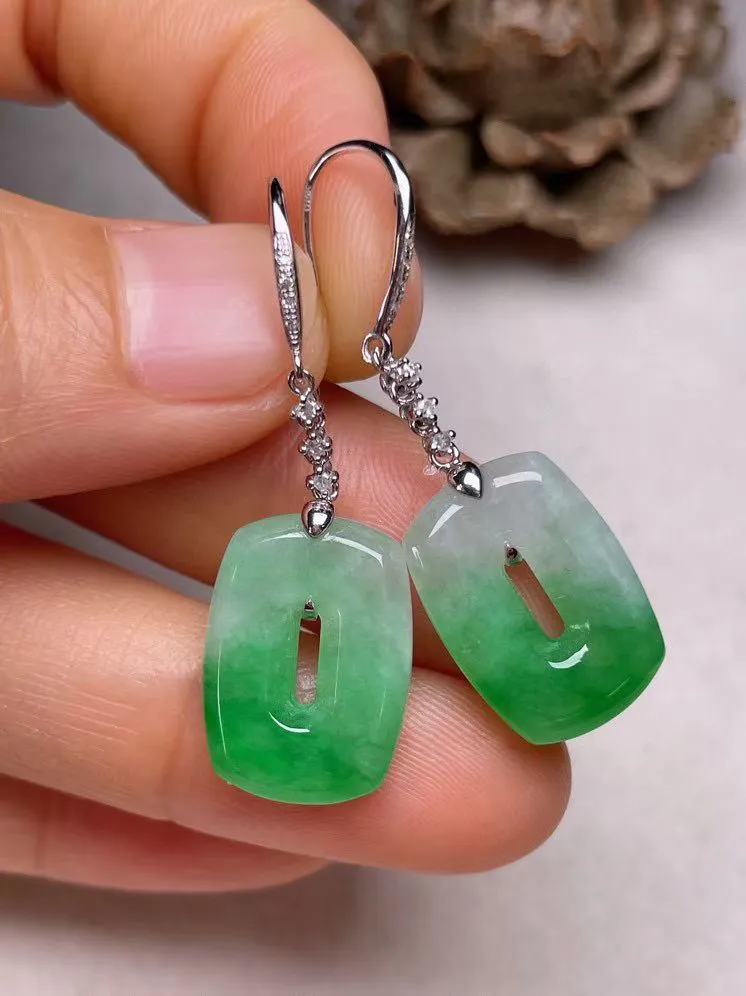 冰糯种辣色福贝耳坠、真金真钻镶嵌，种水好，玉质细腻 .裸石尺寸 17.3*12.3